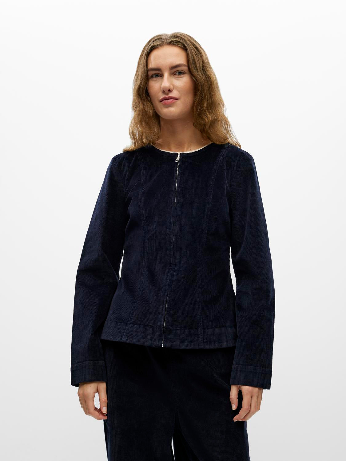 model_shot-front