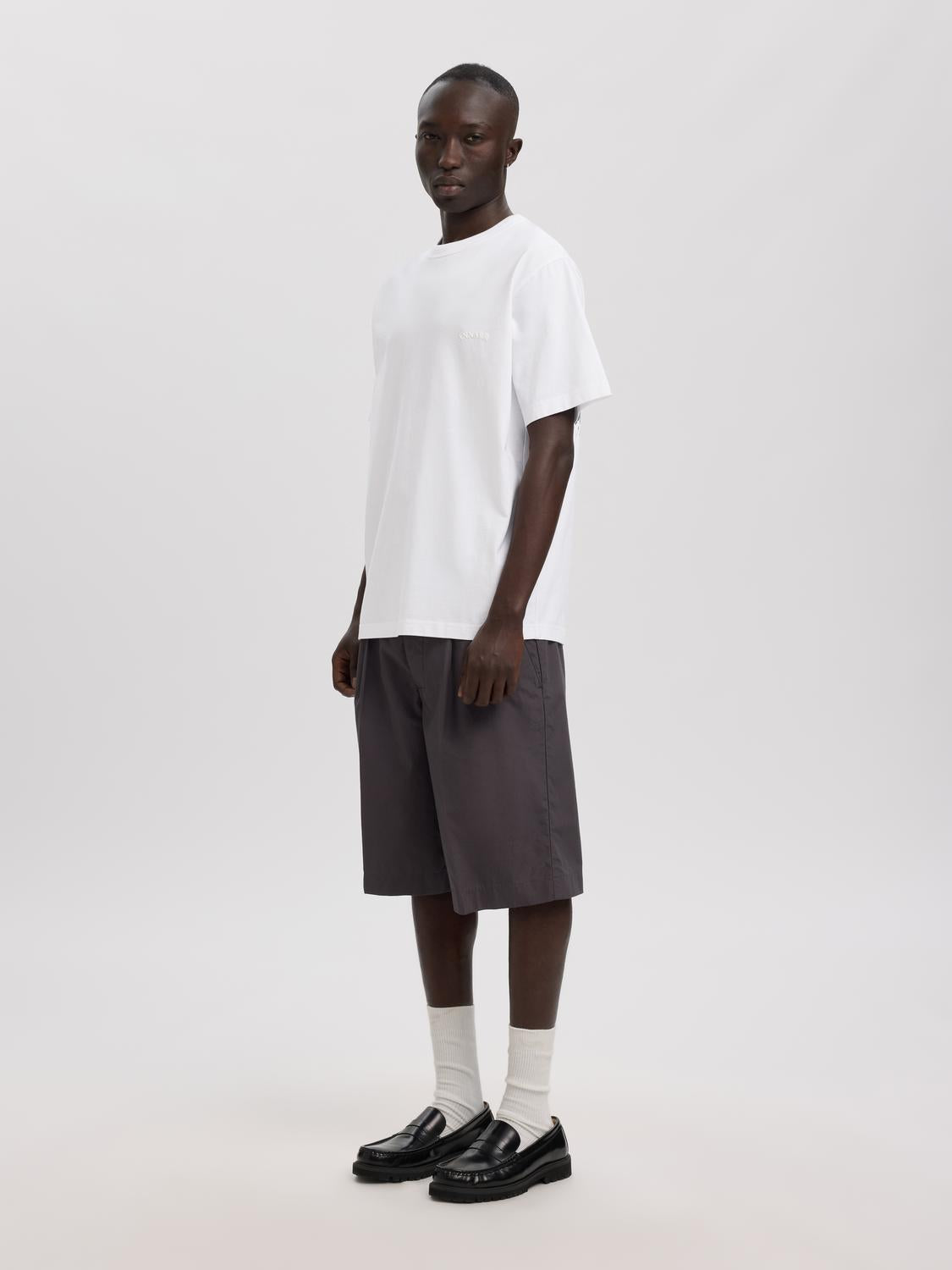 model_shot-creative