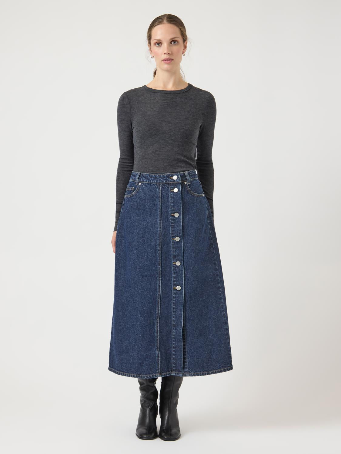 model_shot-front