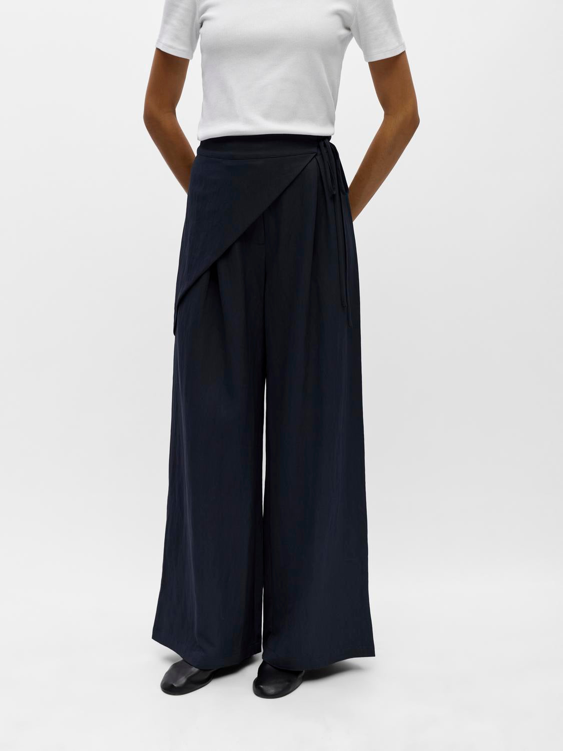 model_shot-front
