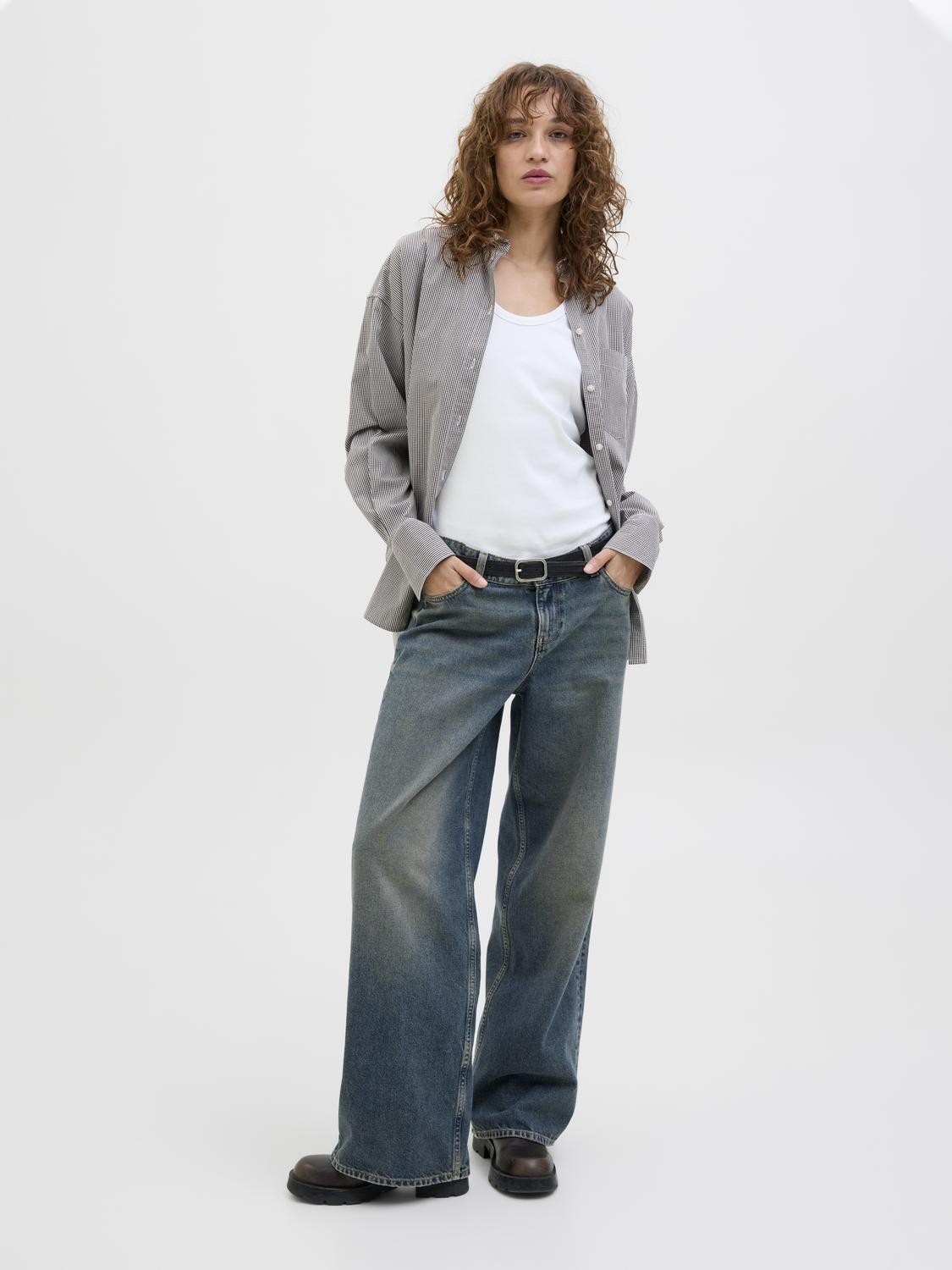 model_shot-front_full