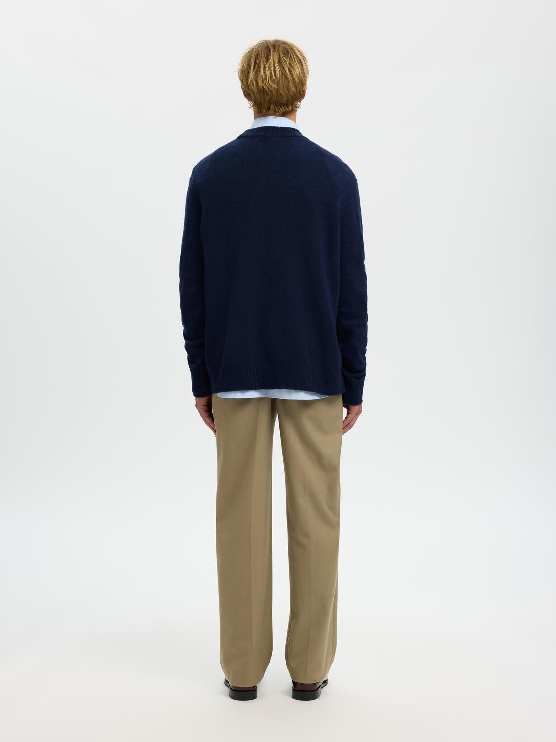 model_shot-back