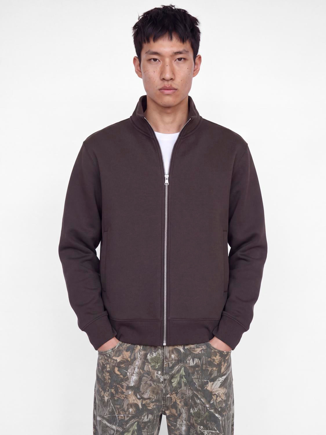 model_shot-front