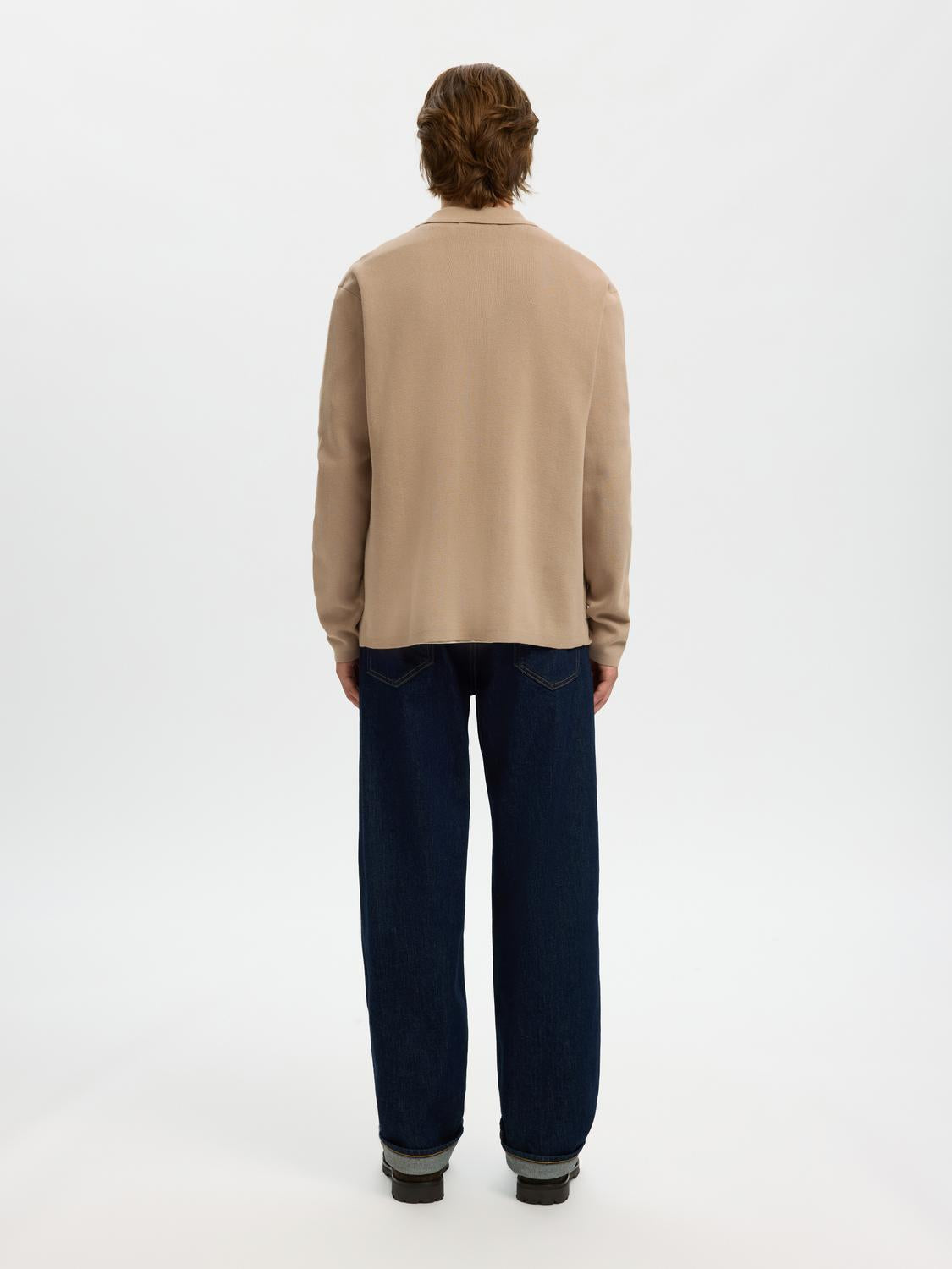 model_shot-back