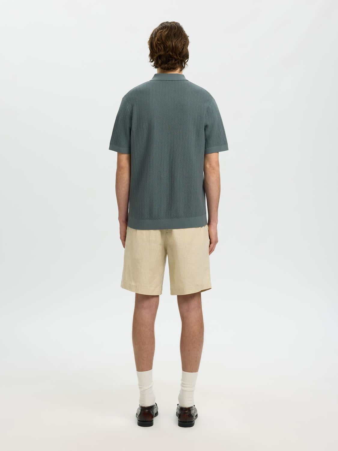 model_shot-back