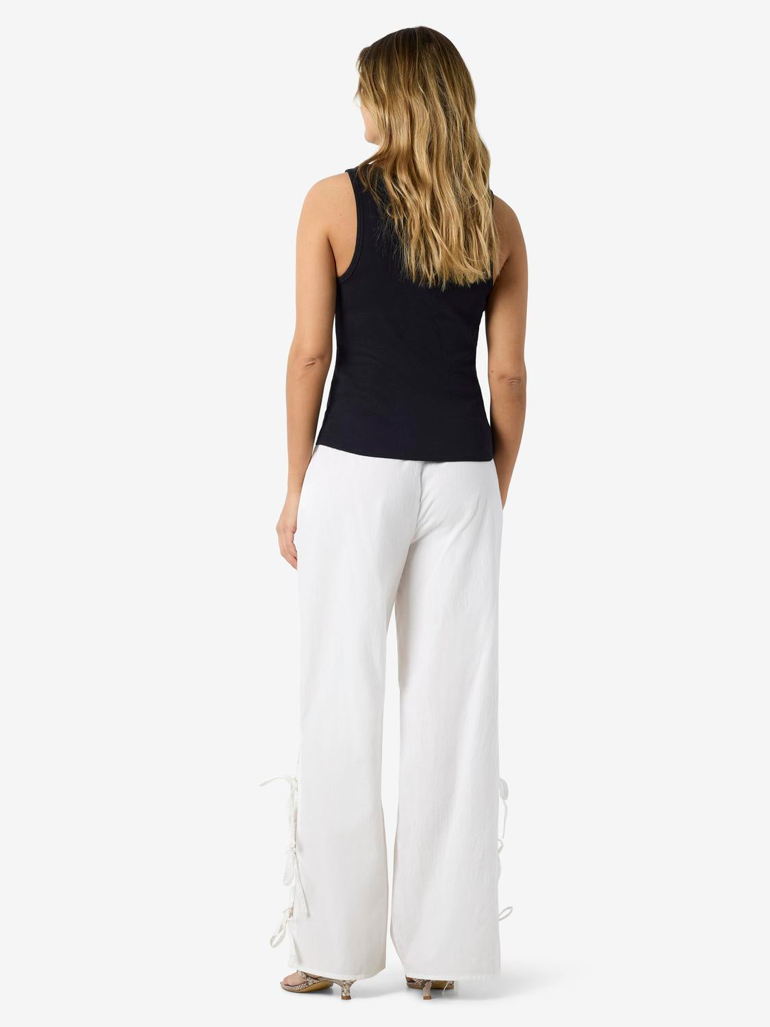 model_shot-front_full