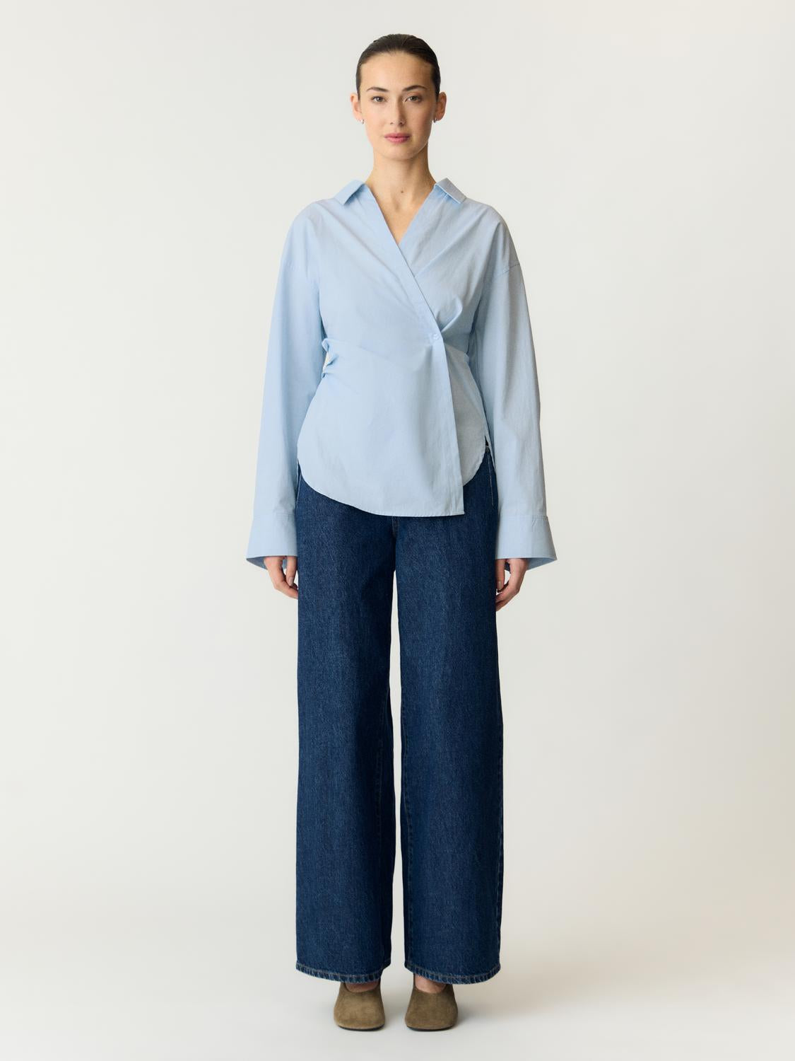 model_shot-front_full