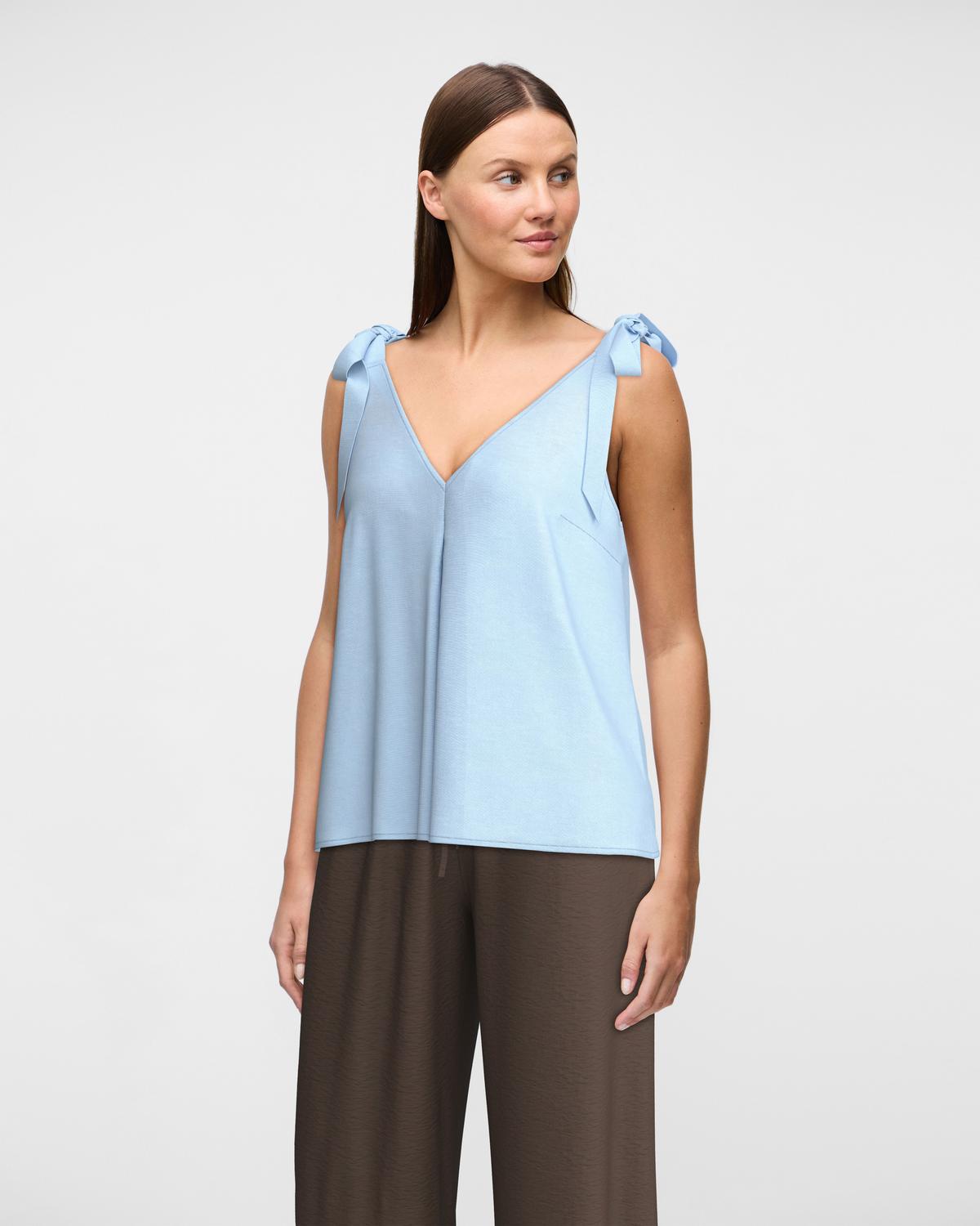 model_shot-front