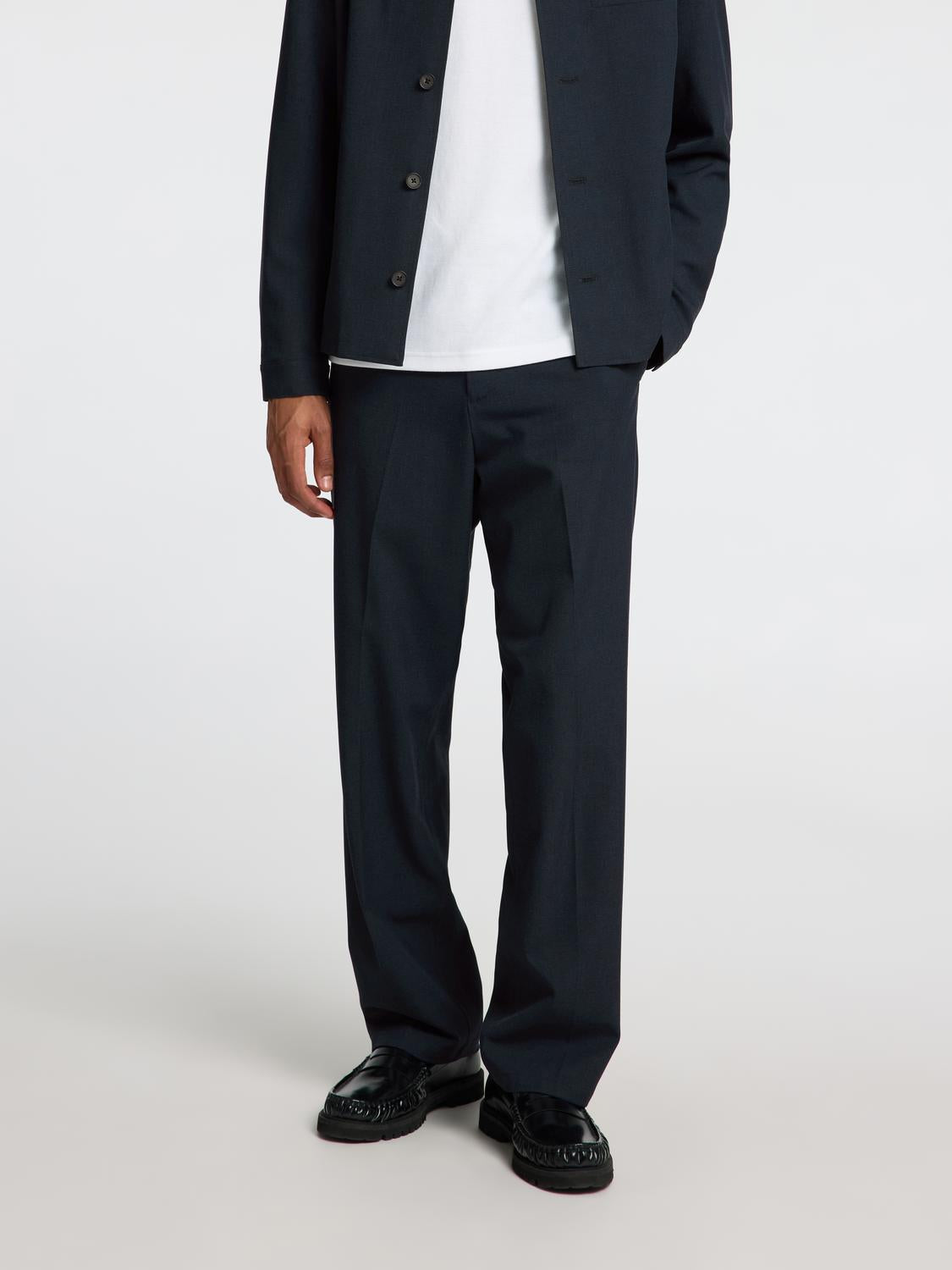 model_shot-front