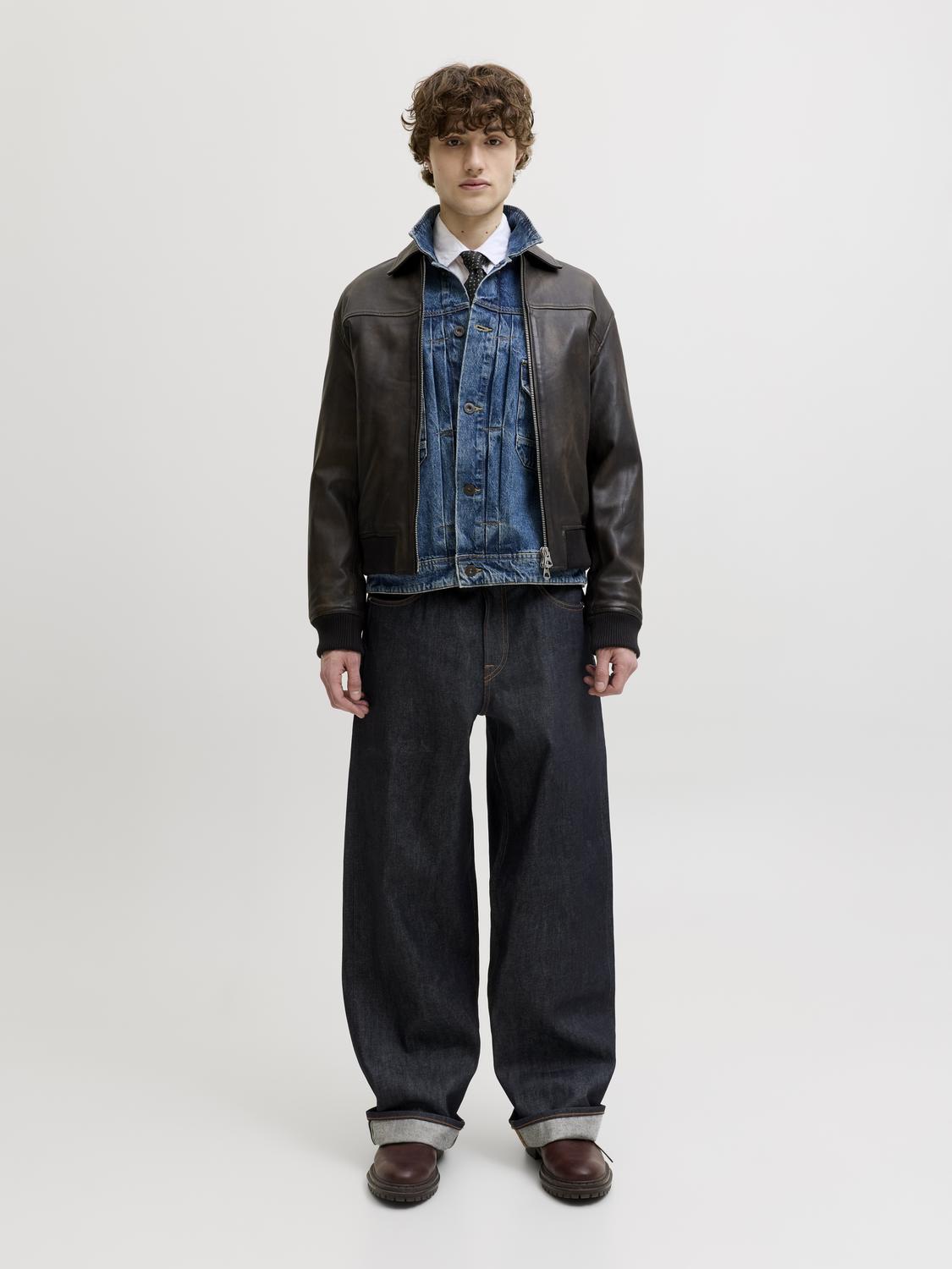 model_shot-front_full