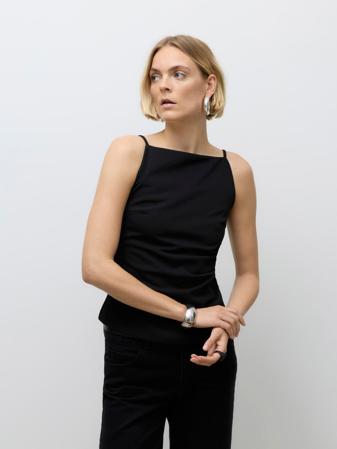 model_shot-front