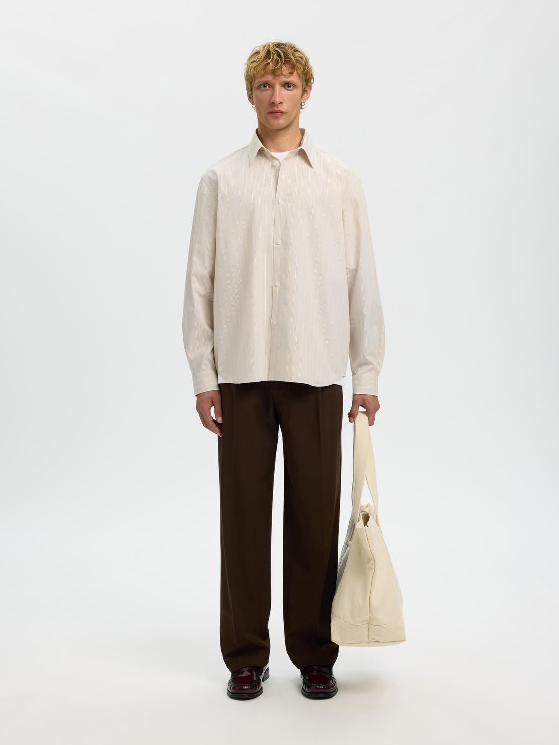 model_shot-front_full