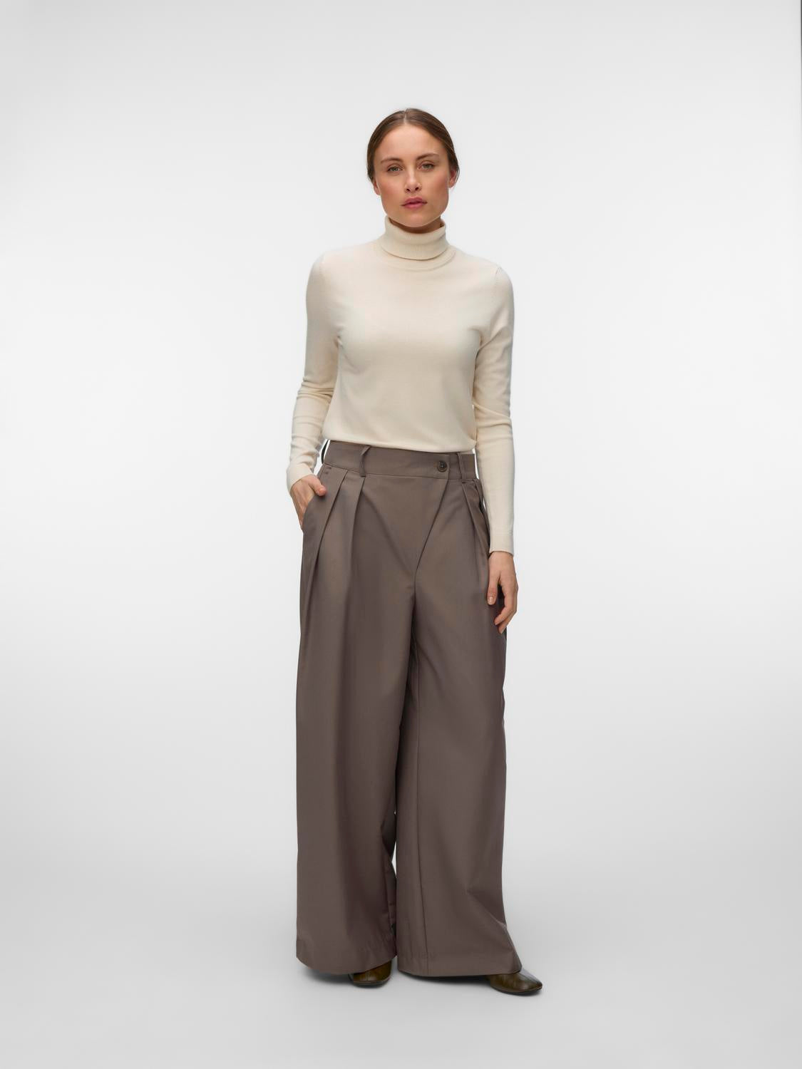 model_shot-front