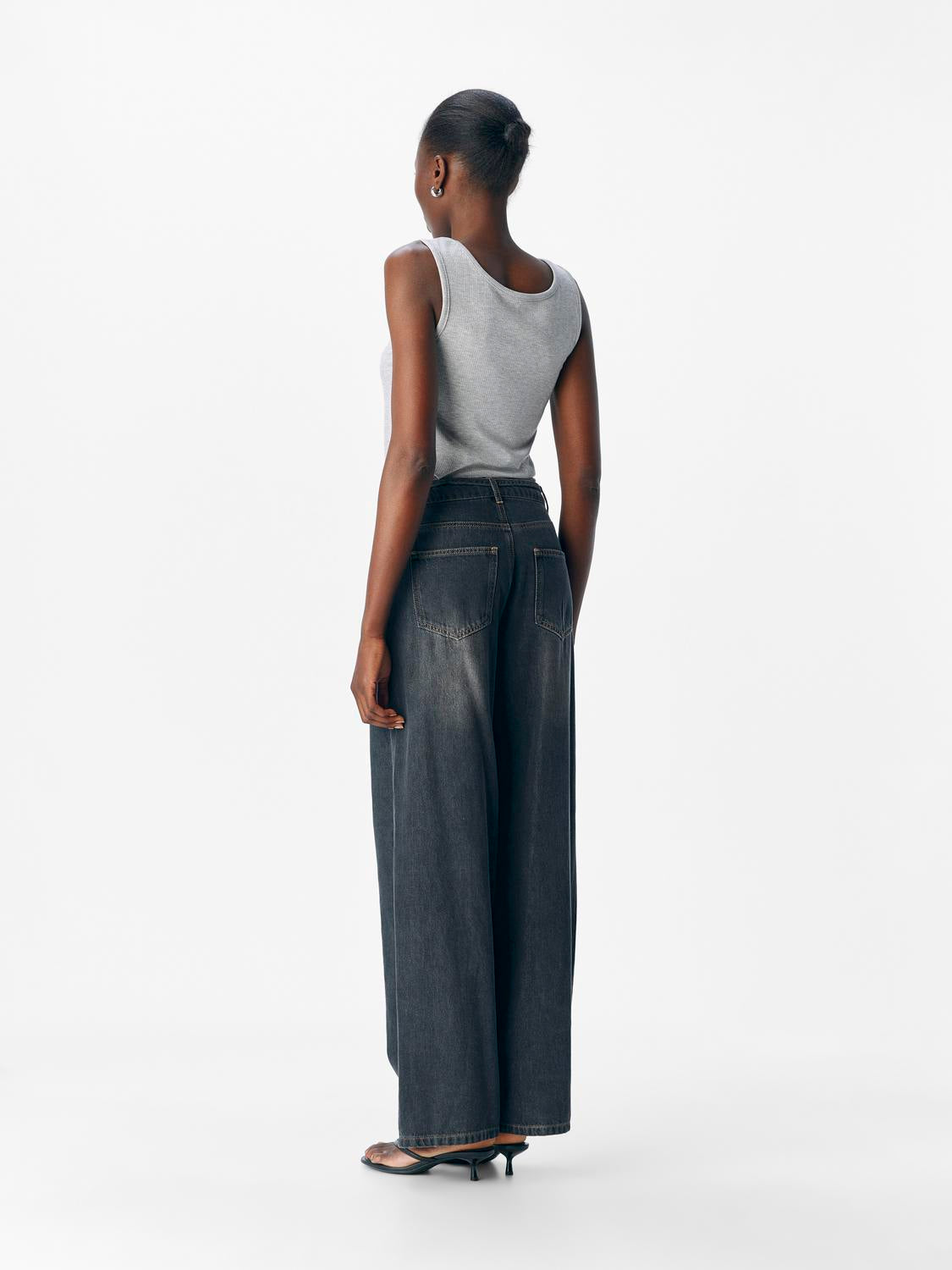 model_shot-back