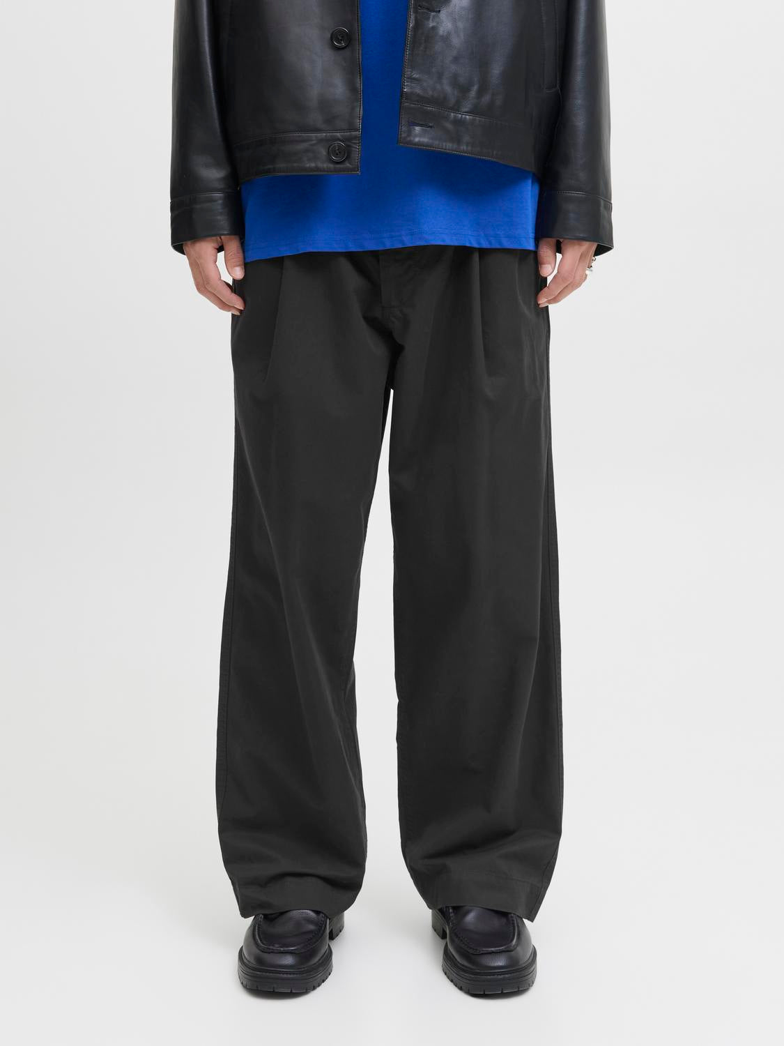 model_shot-front
