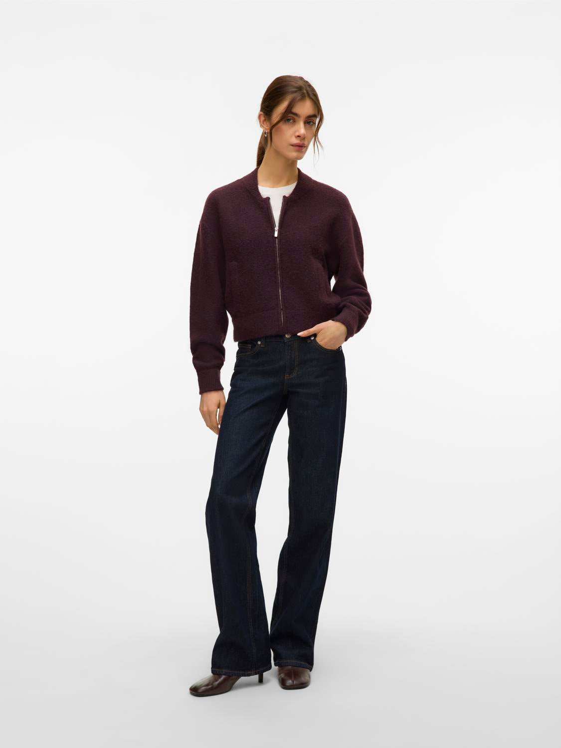 model_shot-front_full