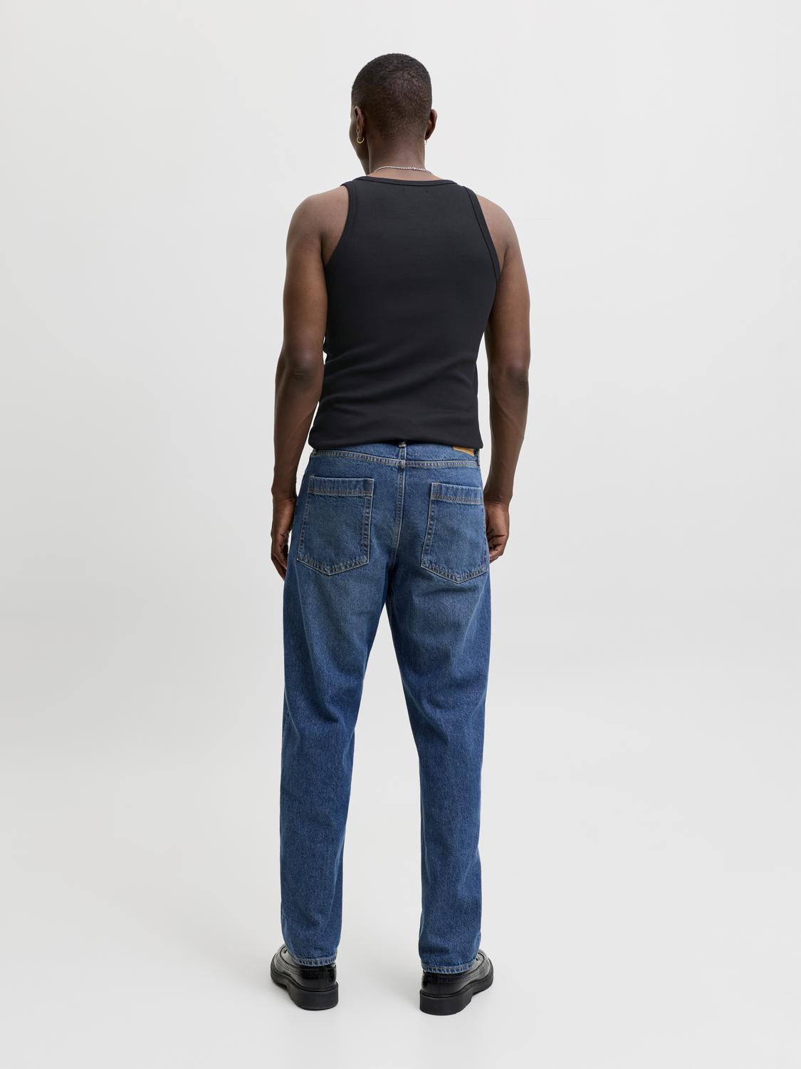 model_shot-back