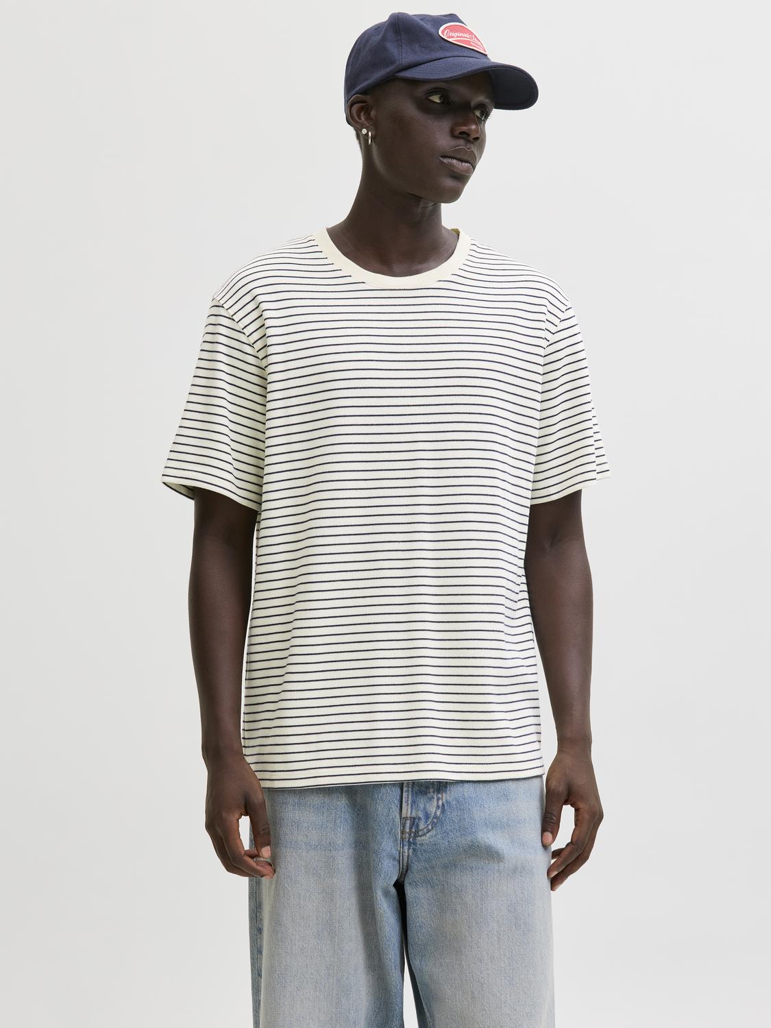 model_shot-front