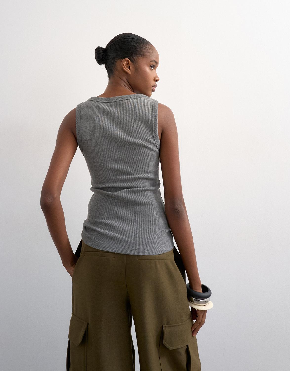model_shot-back