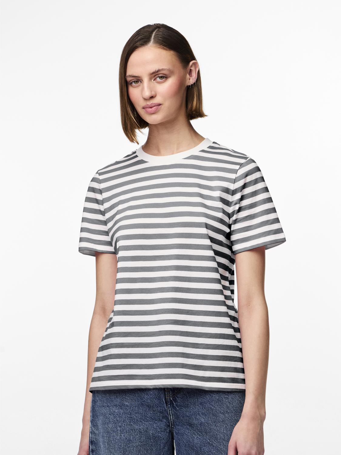 model_shot-front