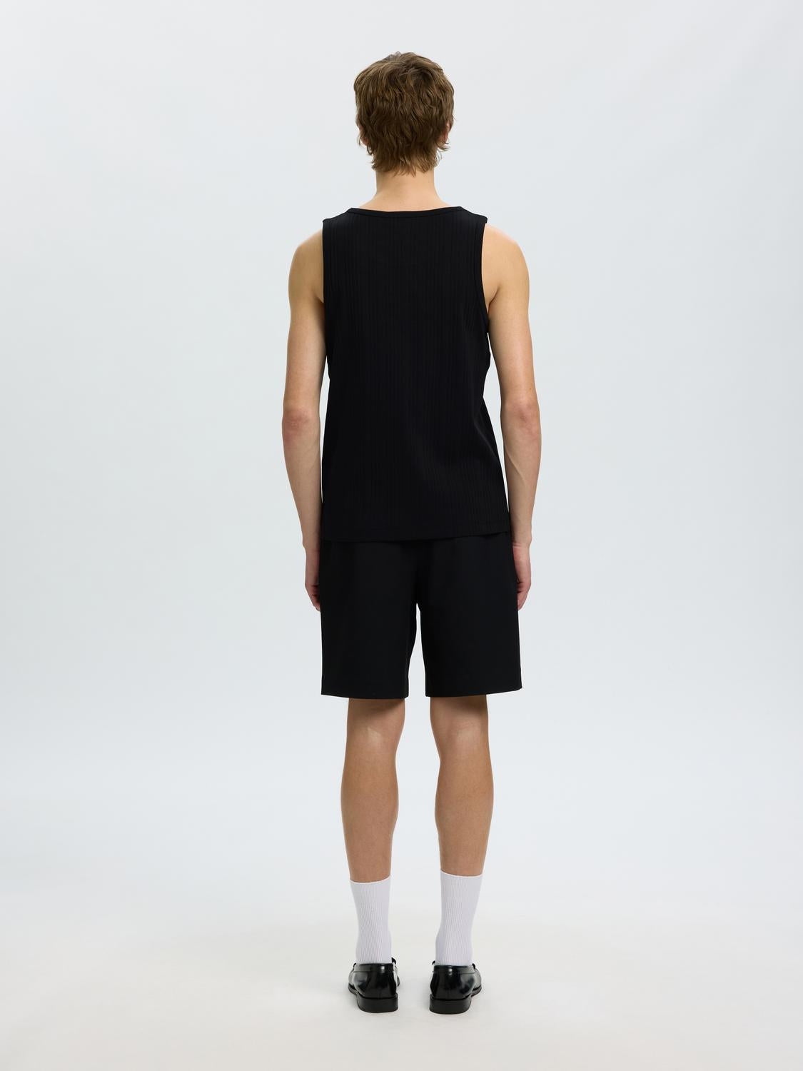 model_shot-back