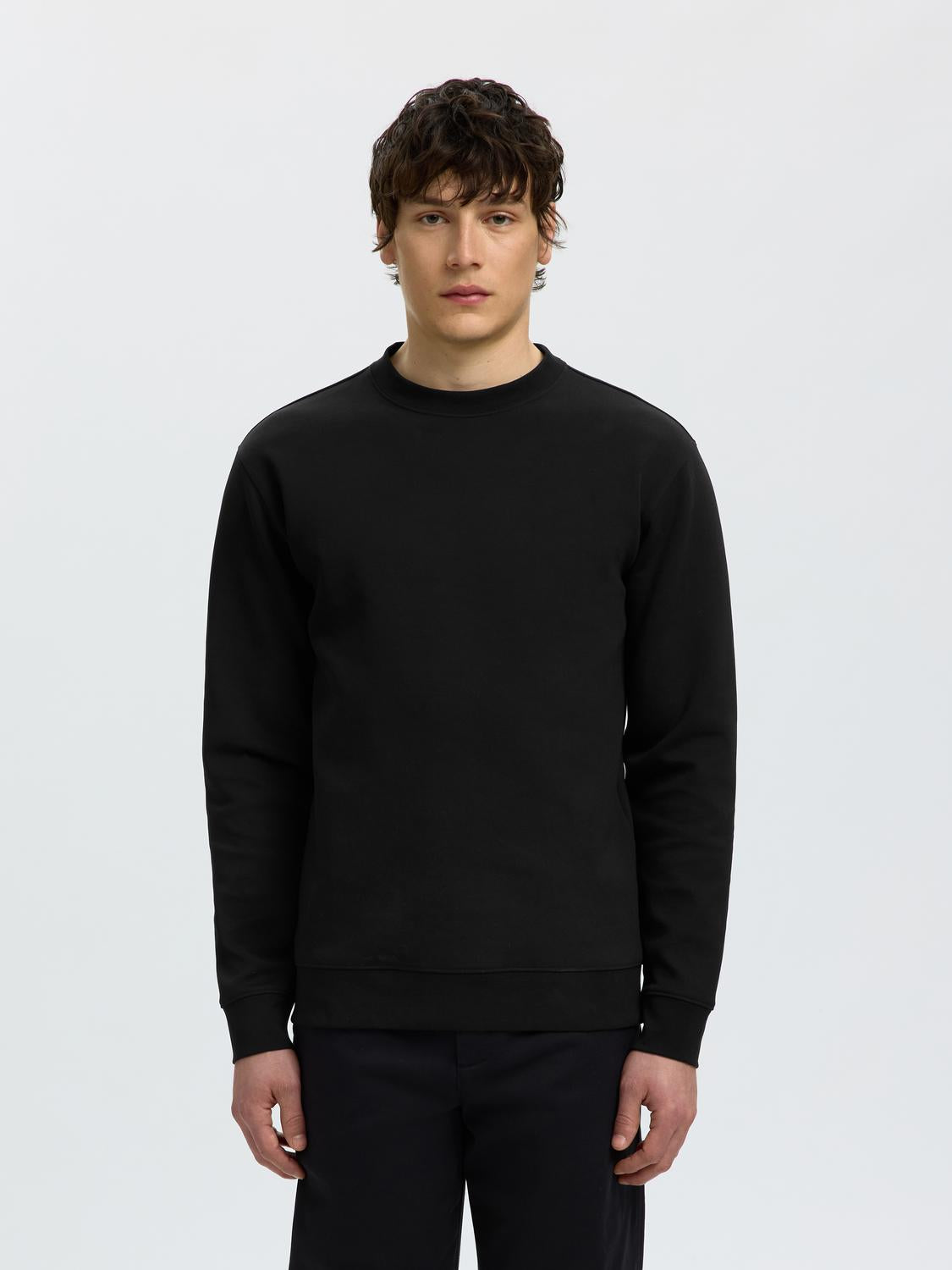 model_shot-front