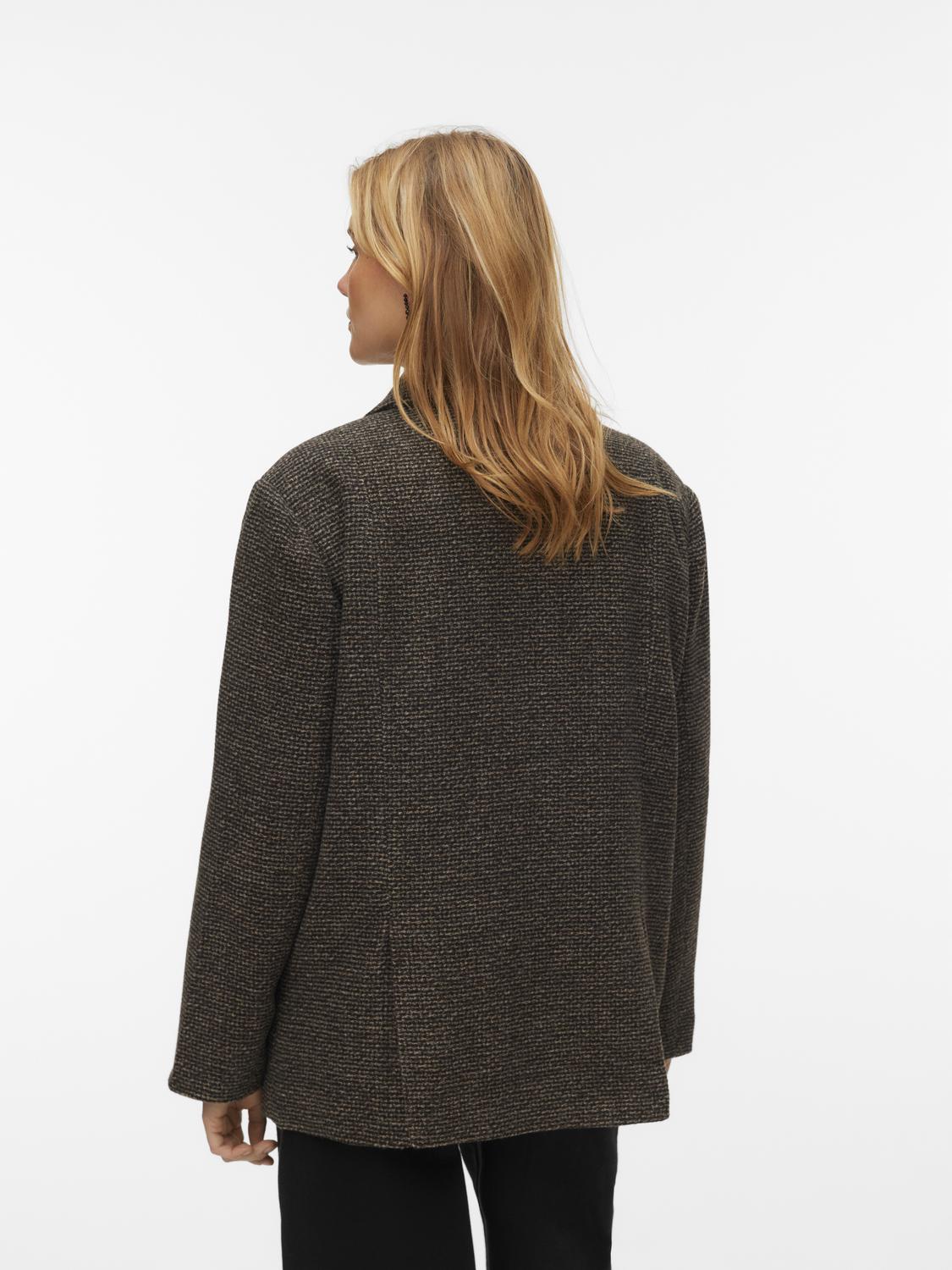 model_shot-back