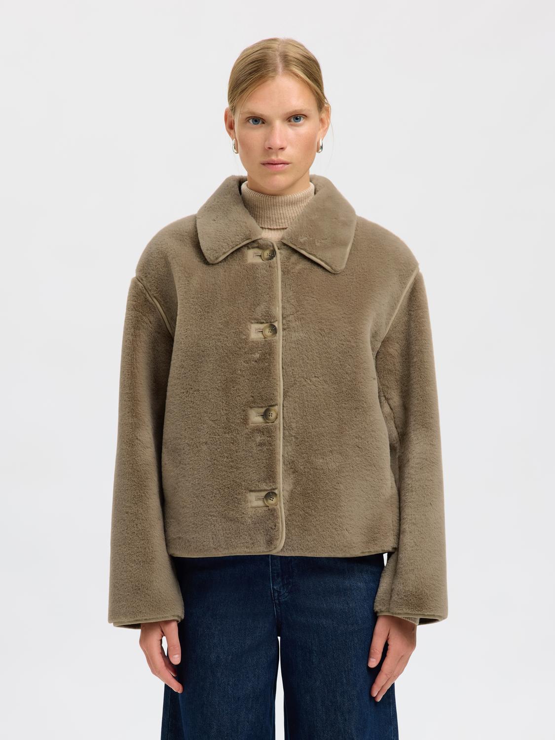 model_shot-front