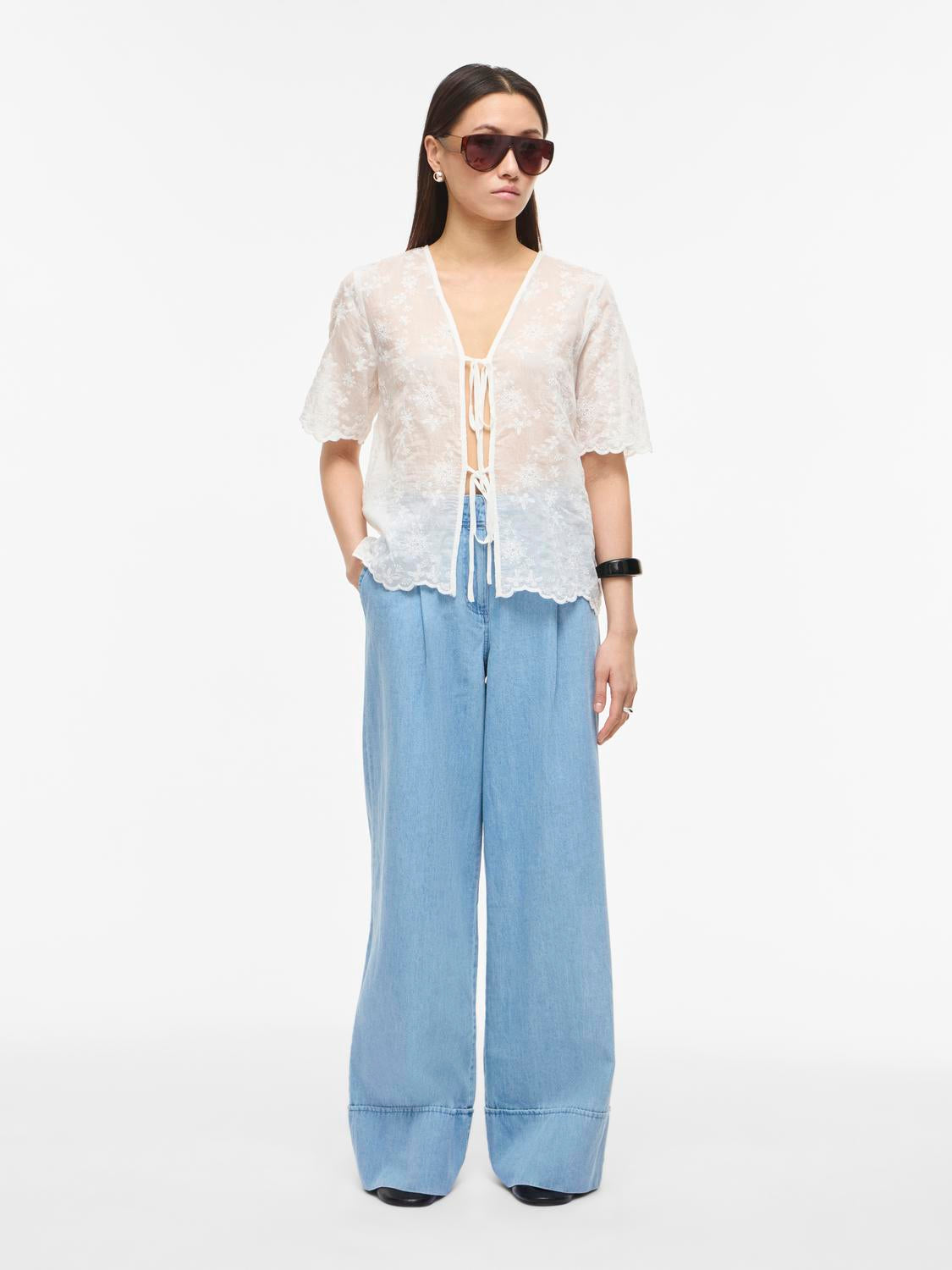 model_shot-front_full