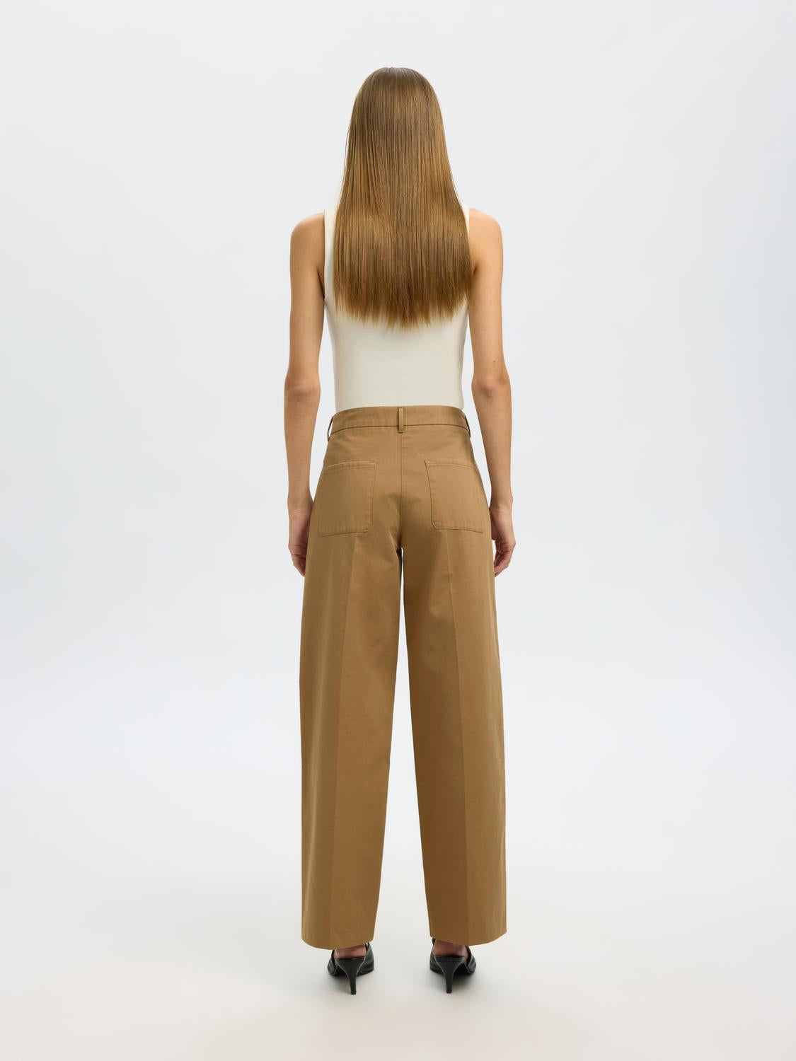 model_shot-back