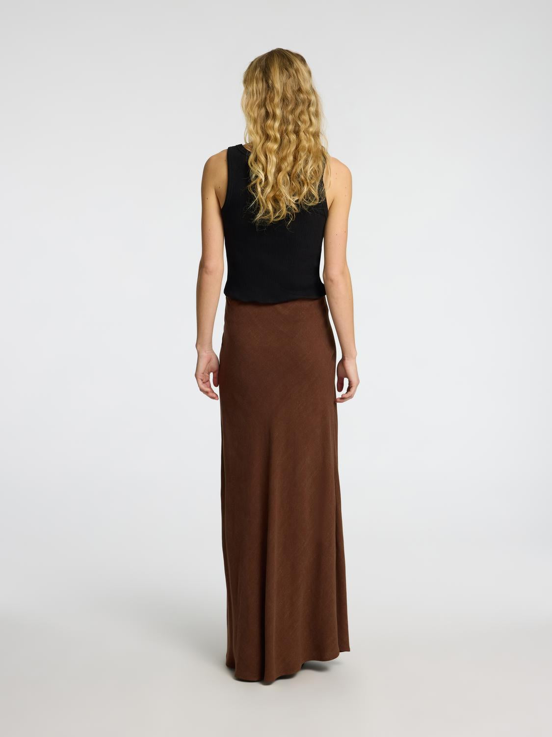 model_shot-back