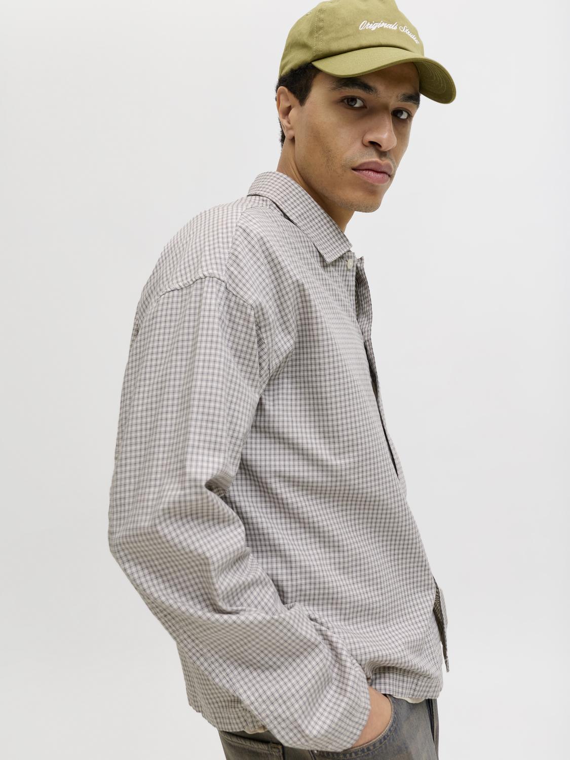 model_shot-creative