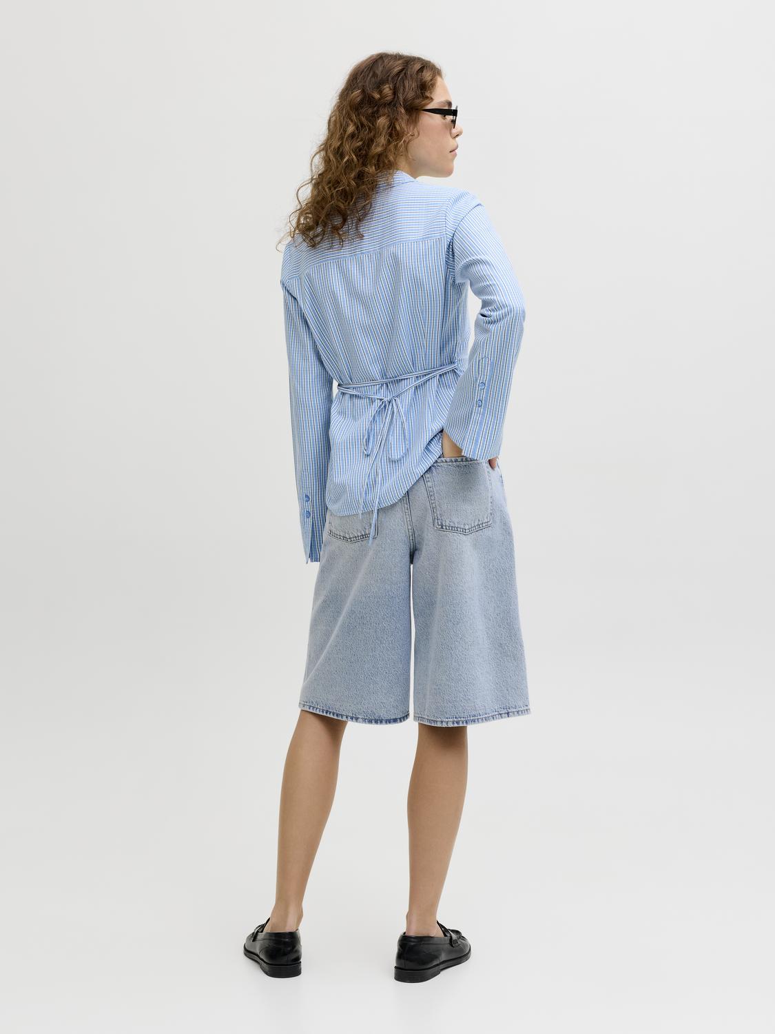 model_shot-back