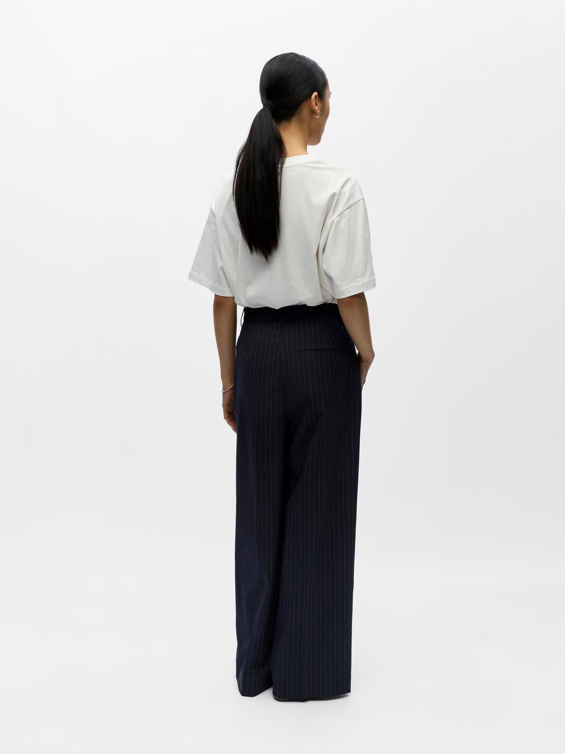 model_shot-back