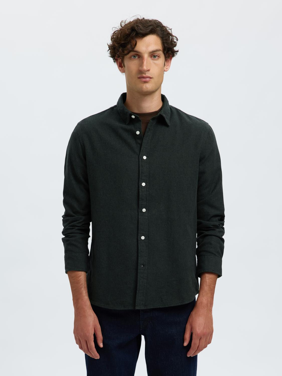model_shot-front