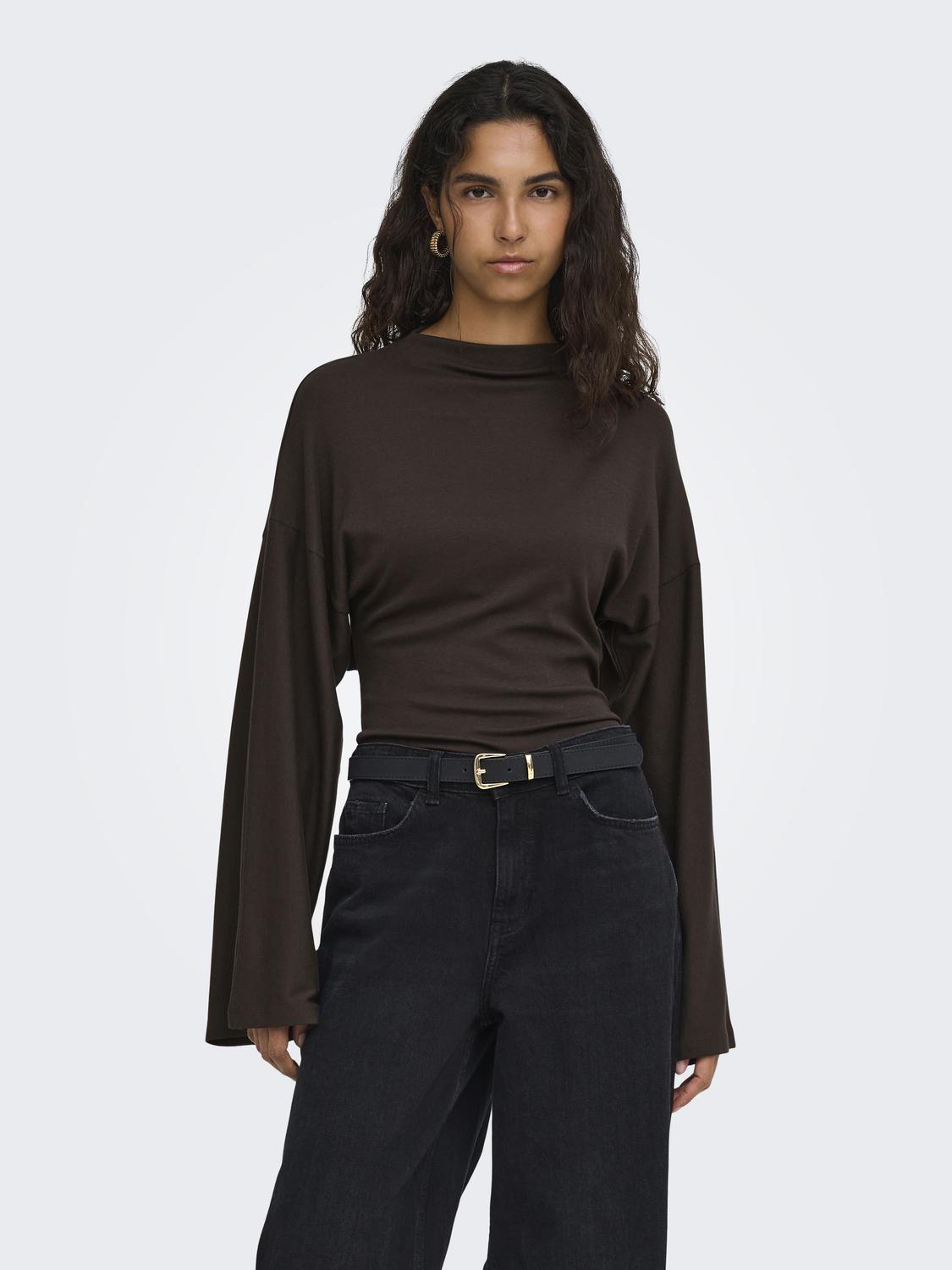 model_shot-front