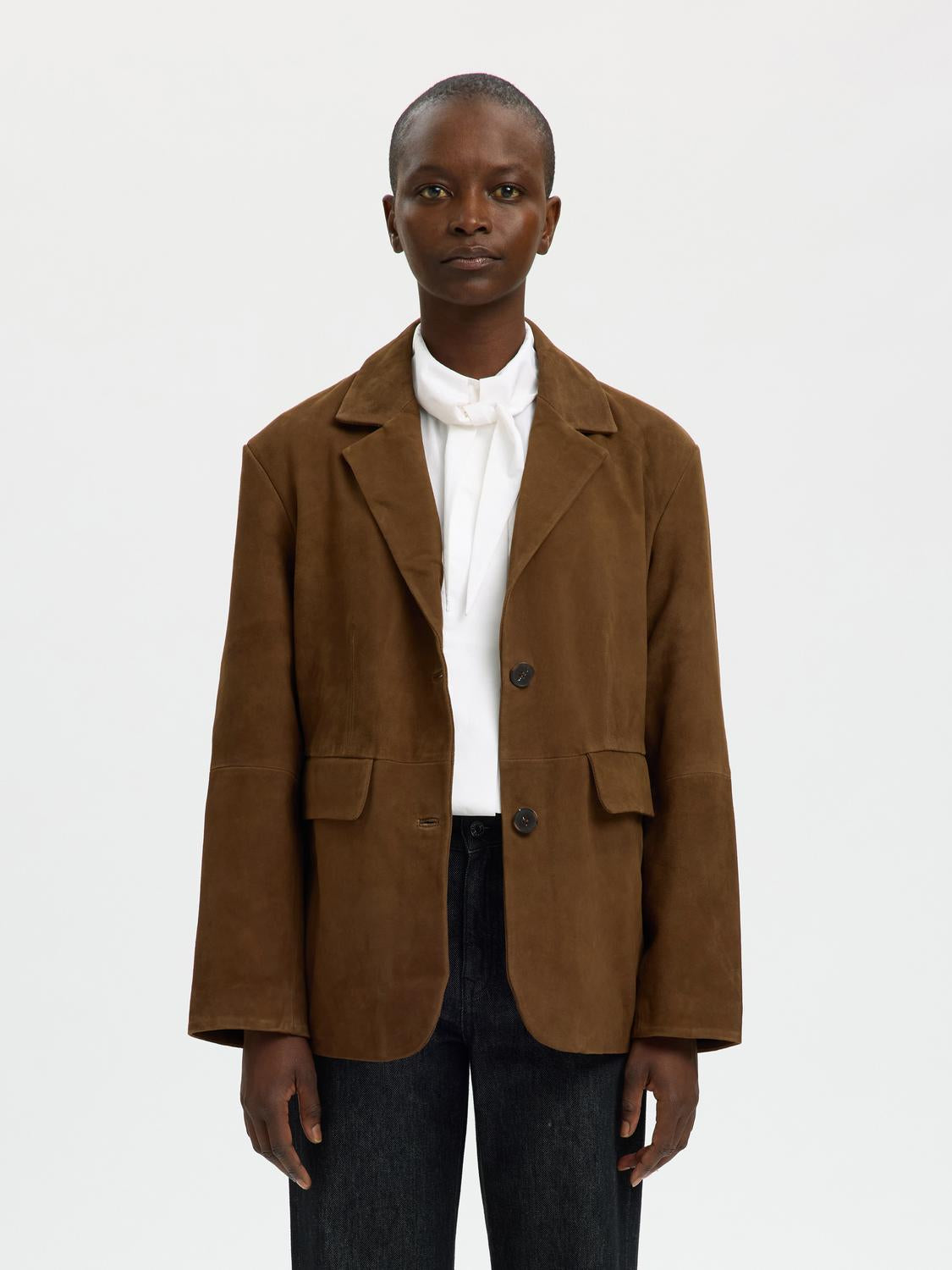 model_shot-front