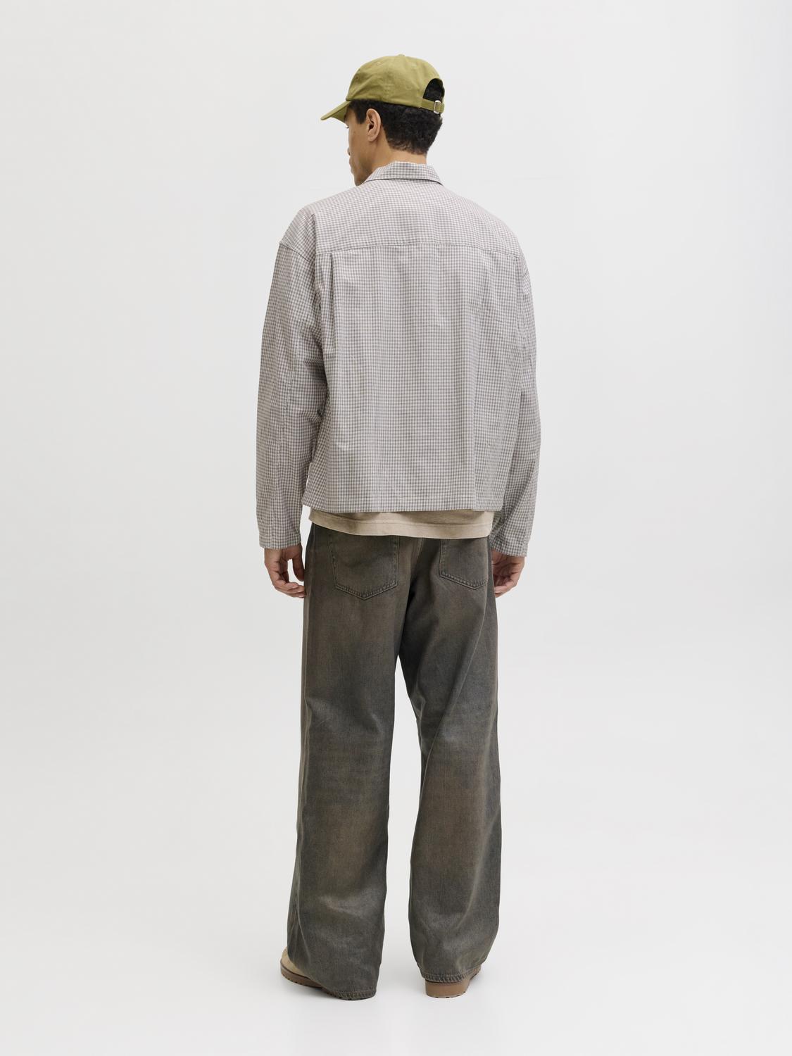 model_shot-back