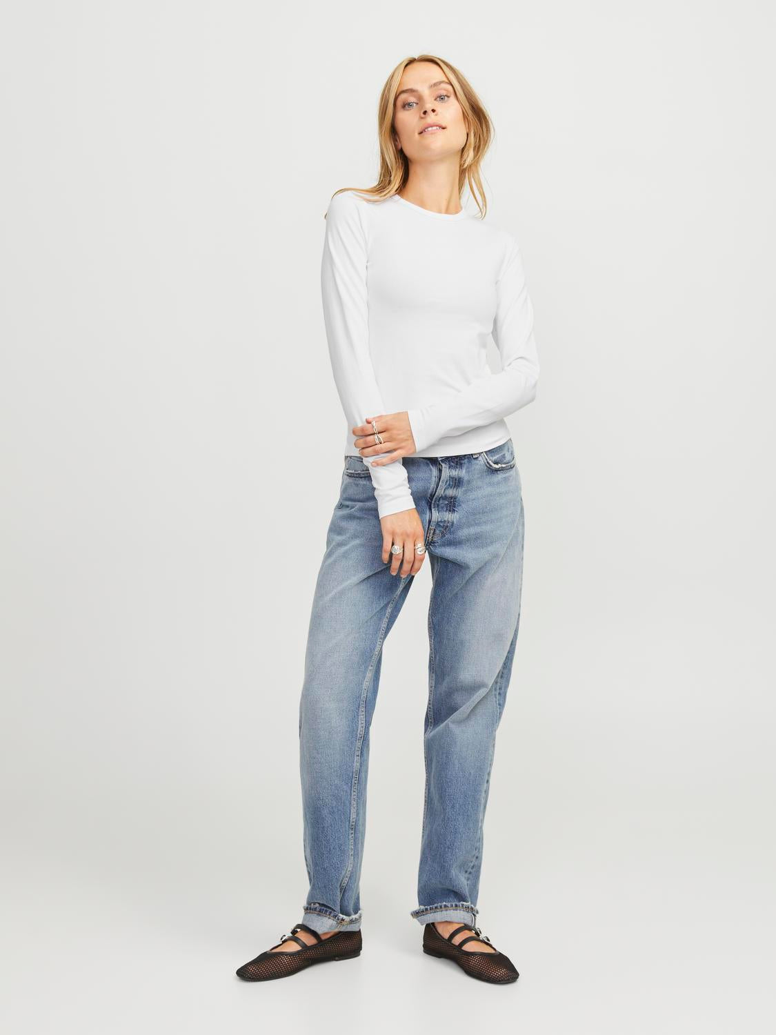 model_shot-front_full