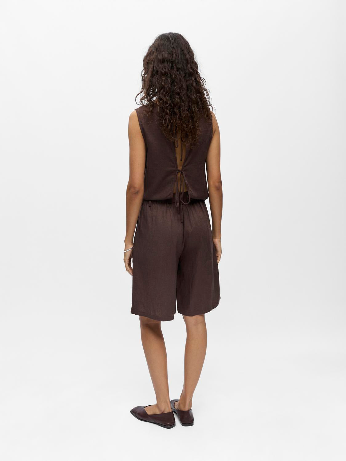 model_shot-back