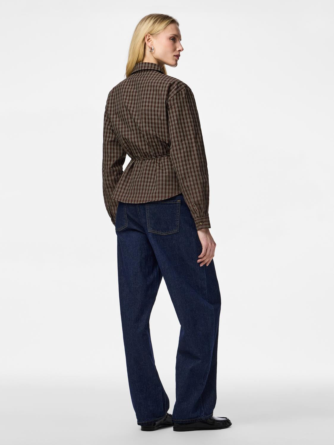 model_shot-back