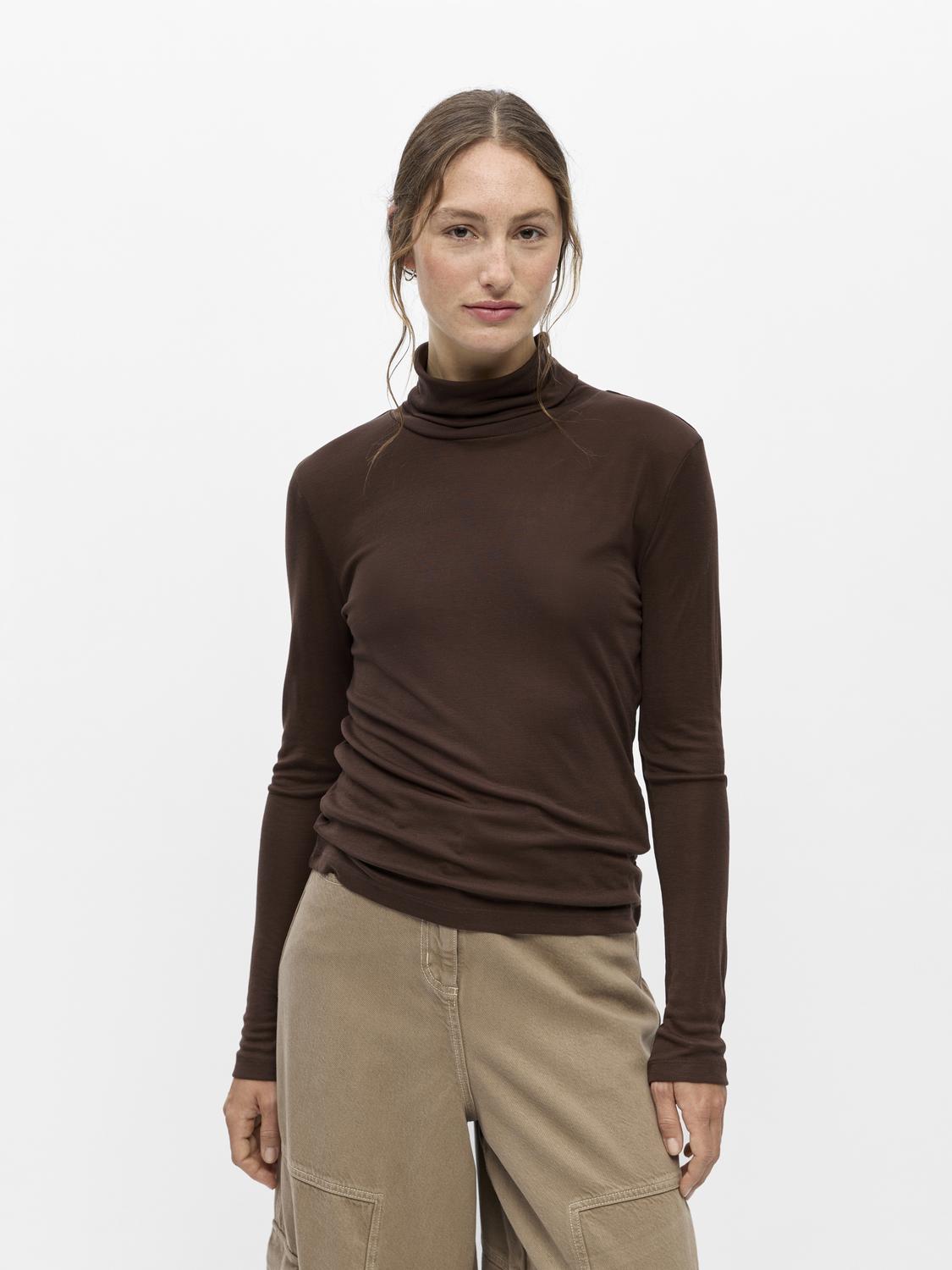 model_shot-front