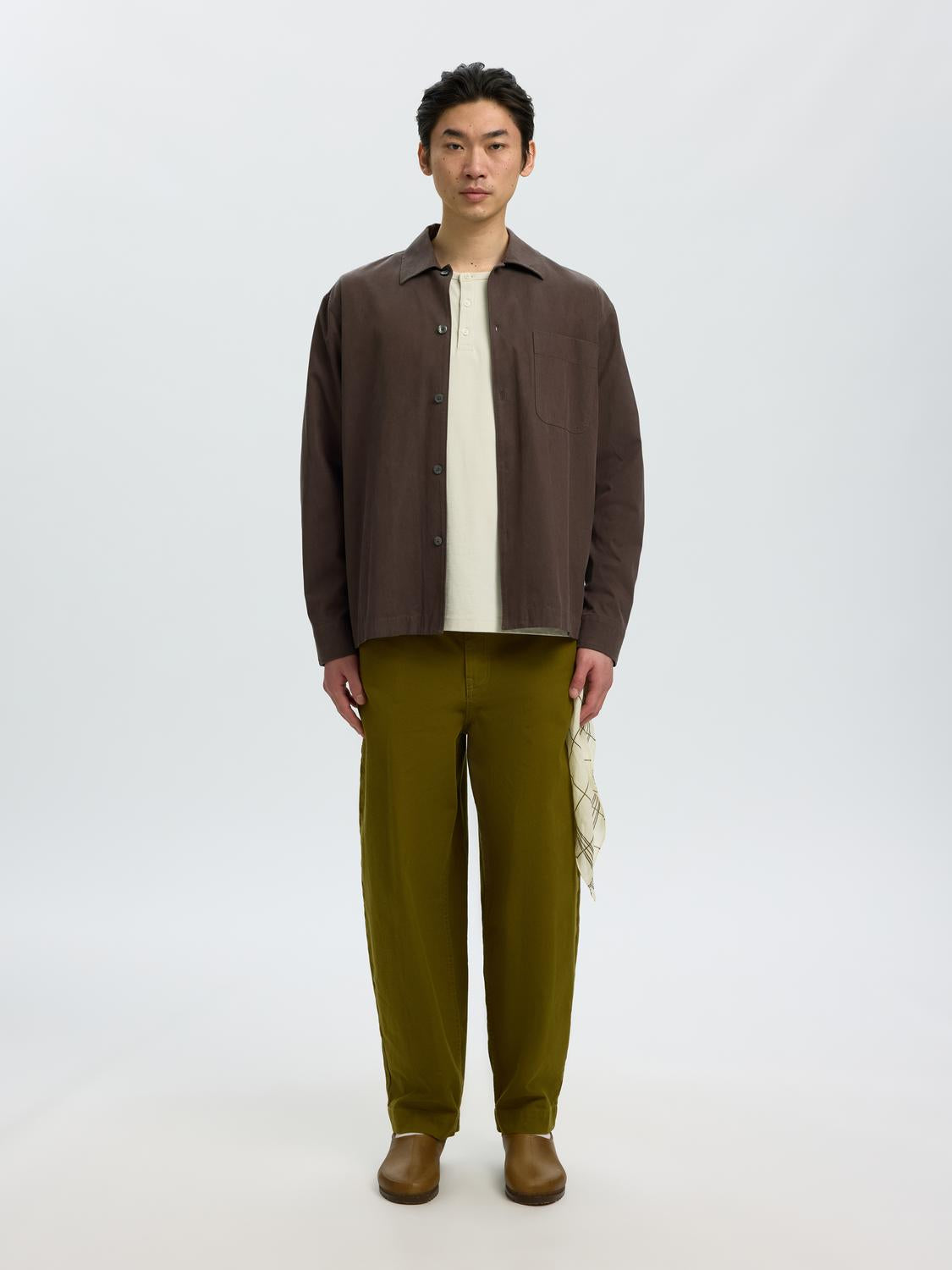 model_shot-front_full