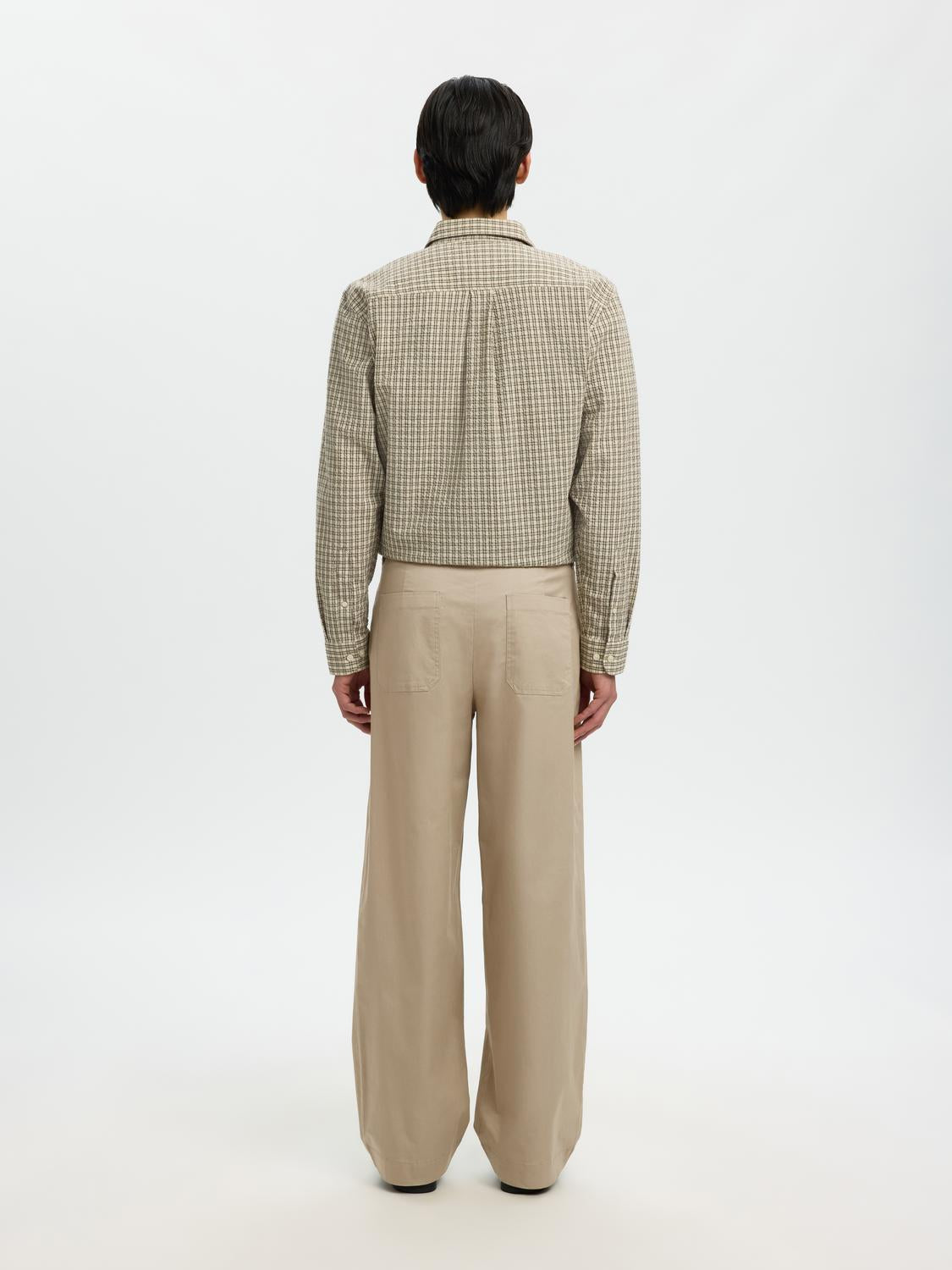 model_shot-back