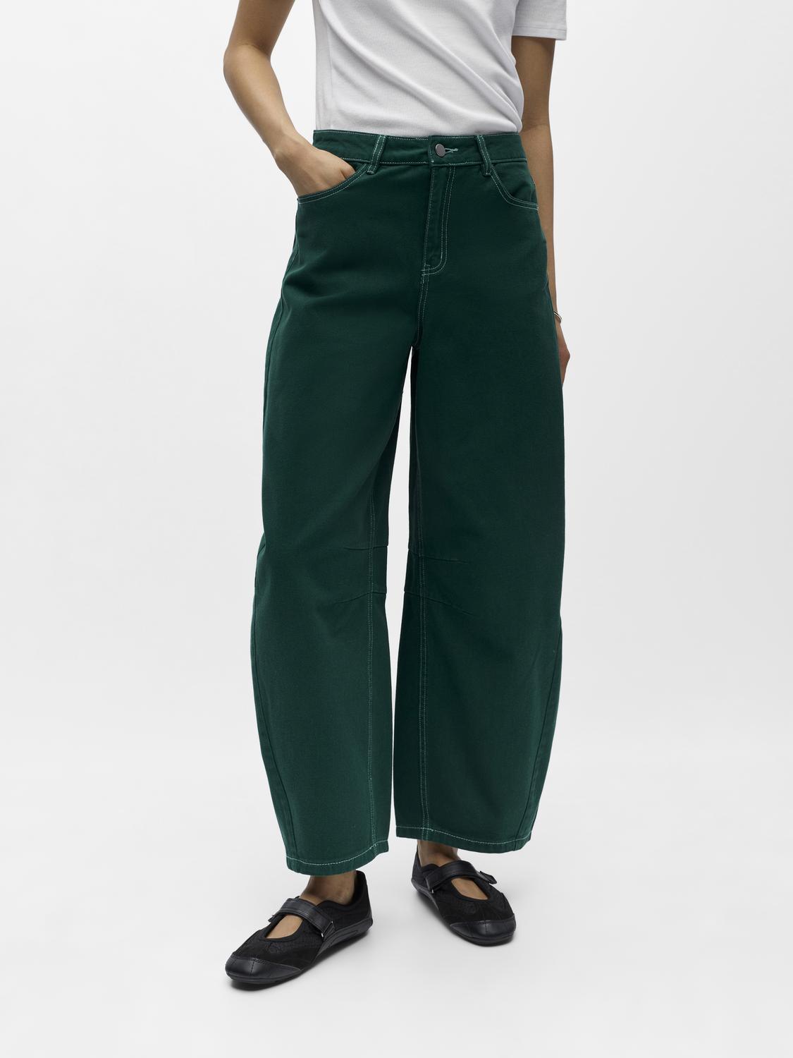 model_shot-front