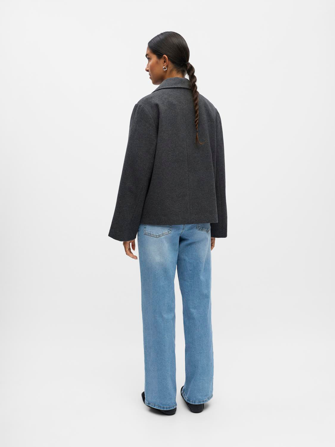 model_shot-back