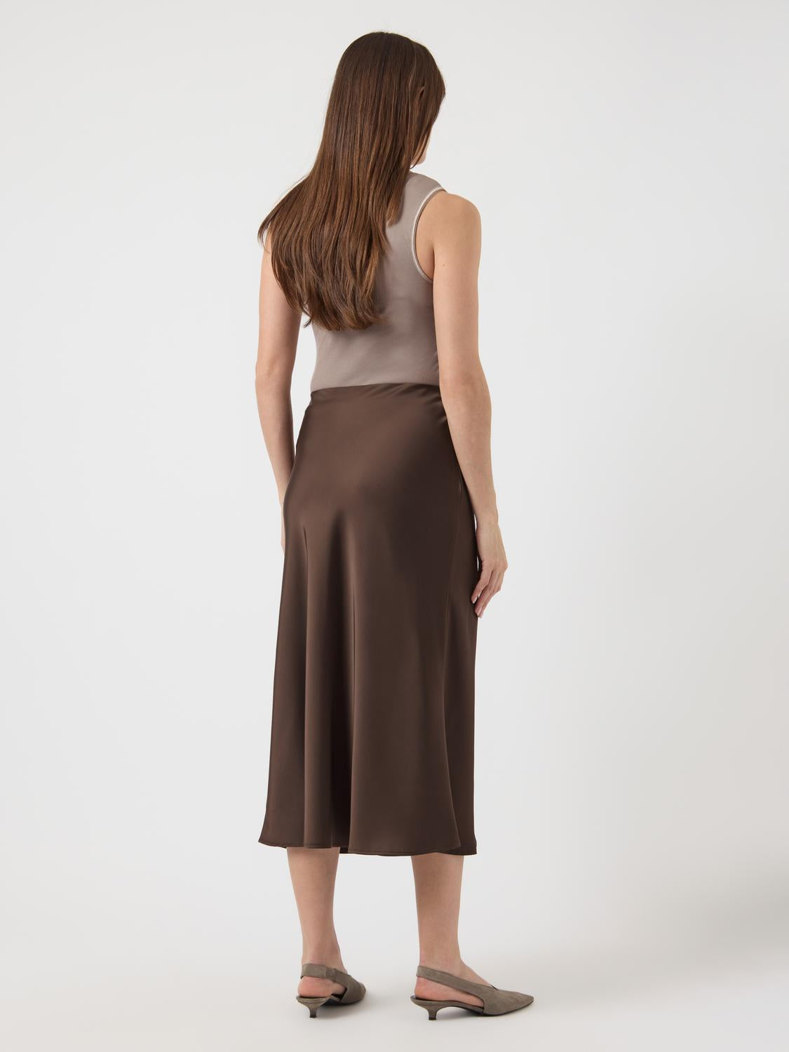 model_shot-back