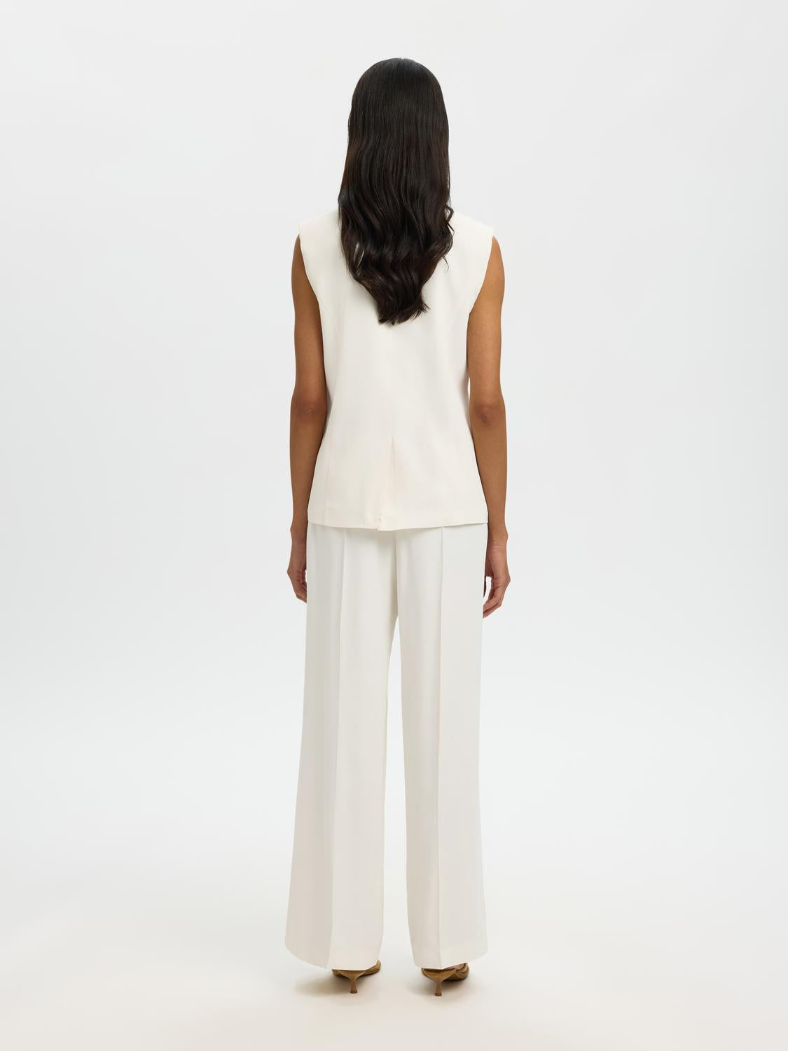 model_shot-back