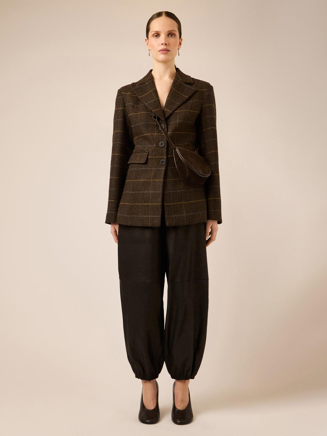 model_shot-front_full