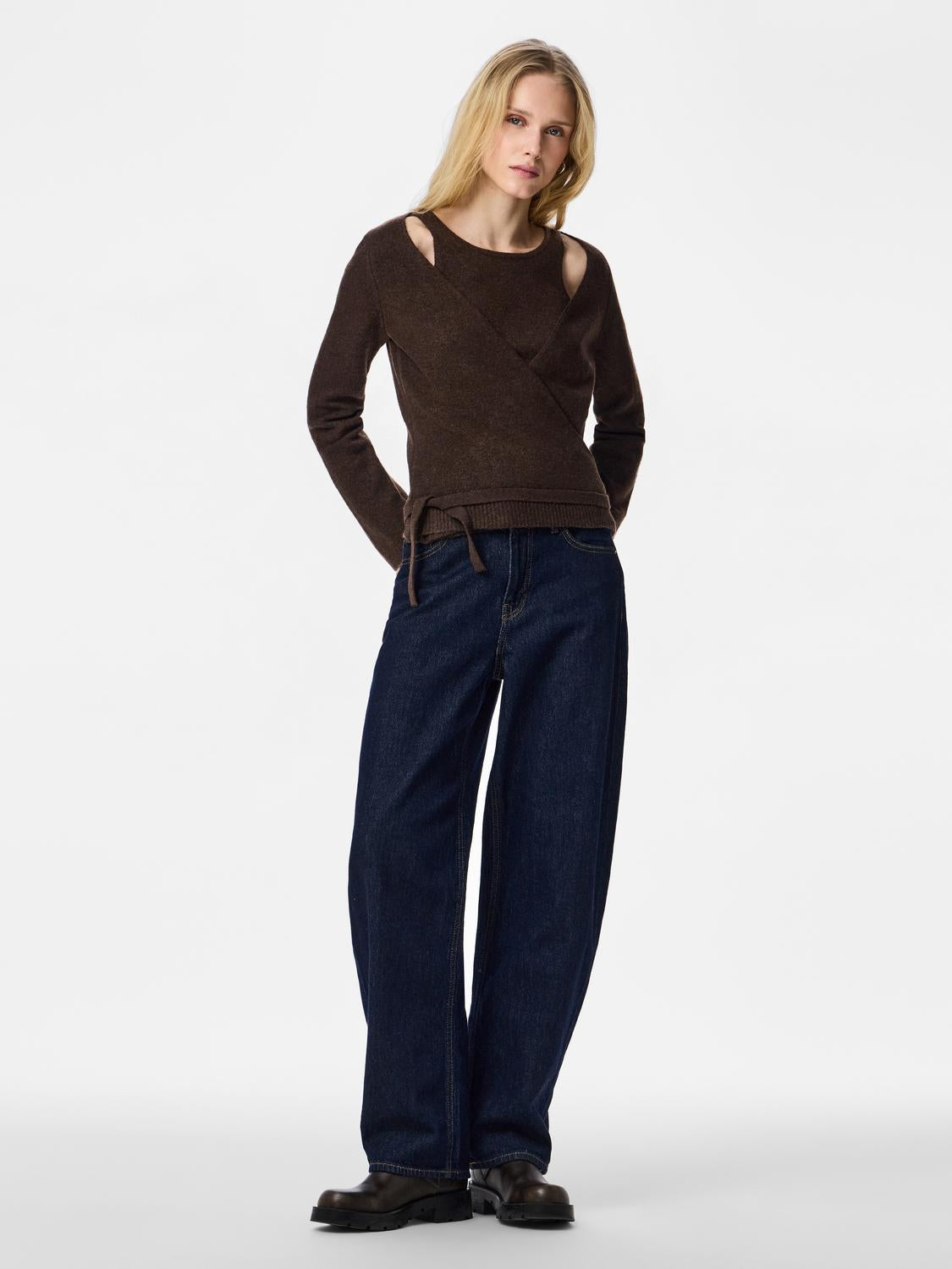 model_shot-front_full